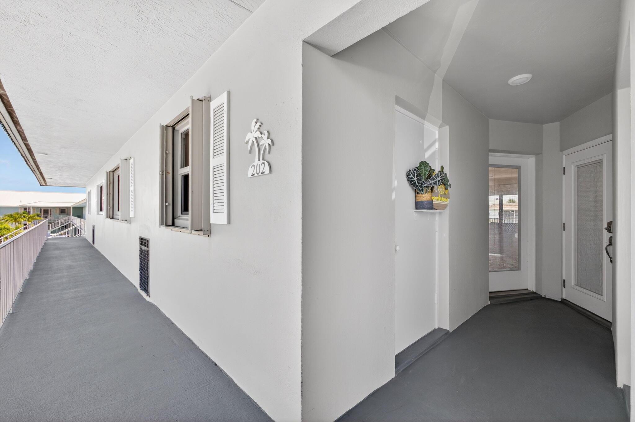 110 Wettaw Lane 202, North Palm Beach, FL 33408, North Palm Beach - Photo 2