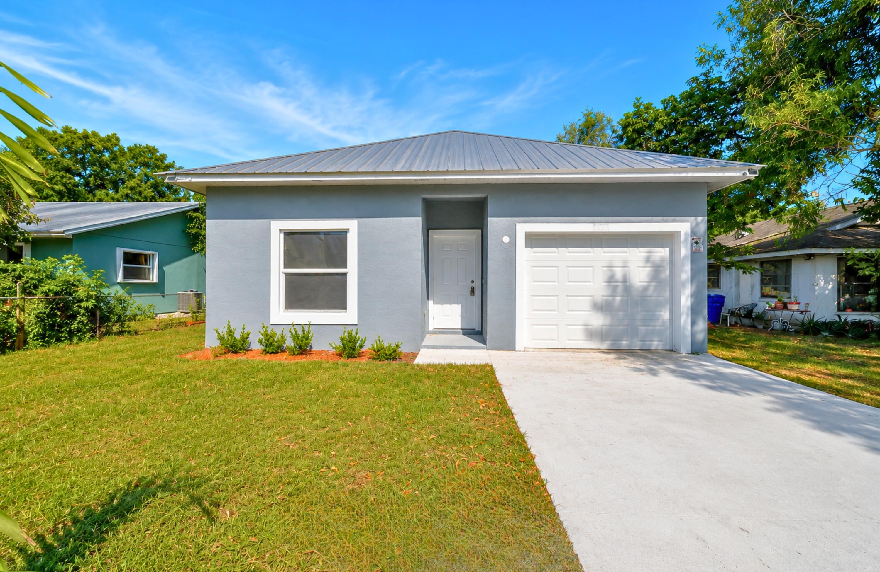 320 13th Street SW, Vero Beach, FL 32962, Vero Beach - Photo 2