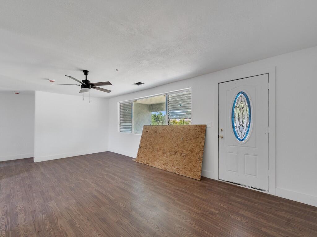 2556 44th Street, Vero Beach, FL 32967, Vero Beach - Photo 4