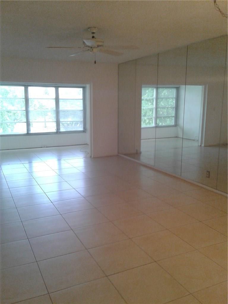 1030 Country Club Drive 401, Margate, FL 33063, Margate - Photo 3