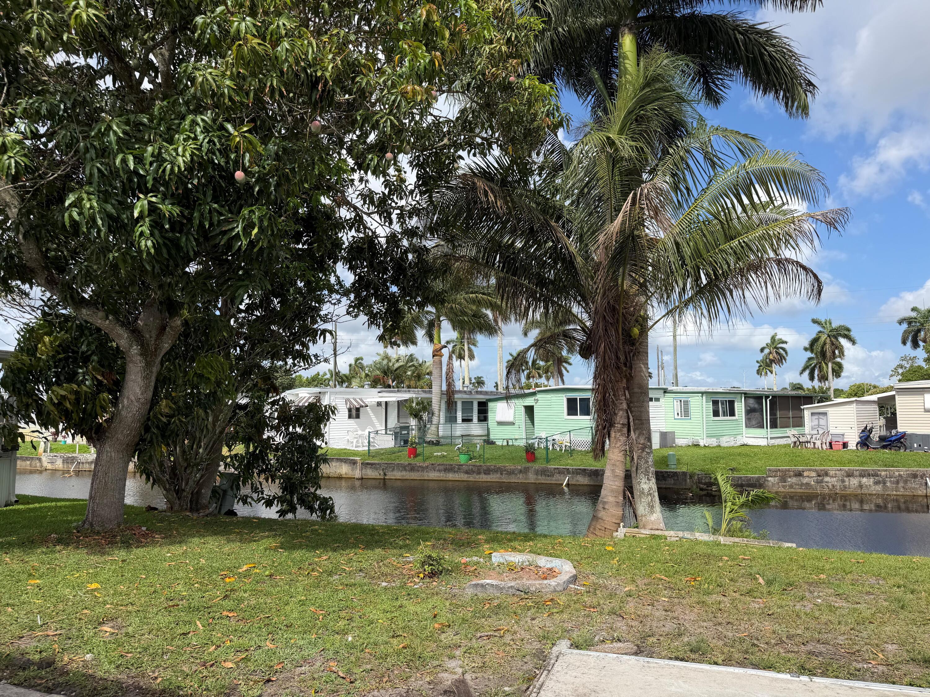 2041 SW 84th Avenue, Davie, FL 33324, Davie - Photo 2