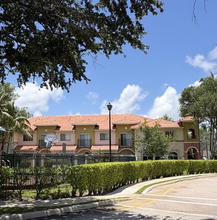 203 S Santa Catalina Circle 203, North Lauderdale, FL 33068, North Lauderdale - Photo 3