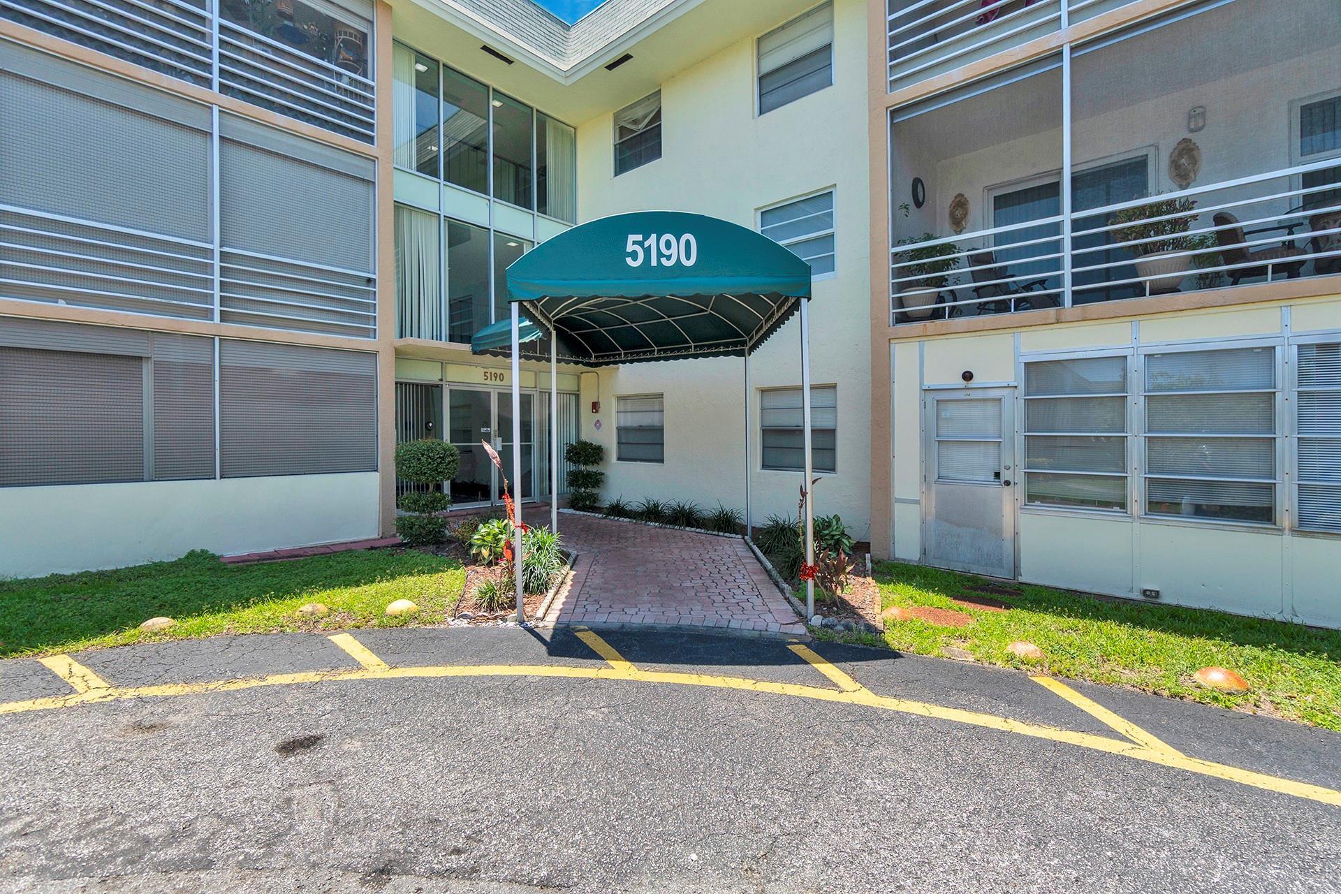5190 E Sabal Palm Boulevard 304, Tamarac, FL 33319, Tamarac - Photo 2