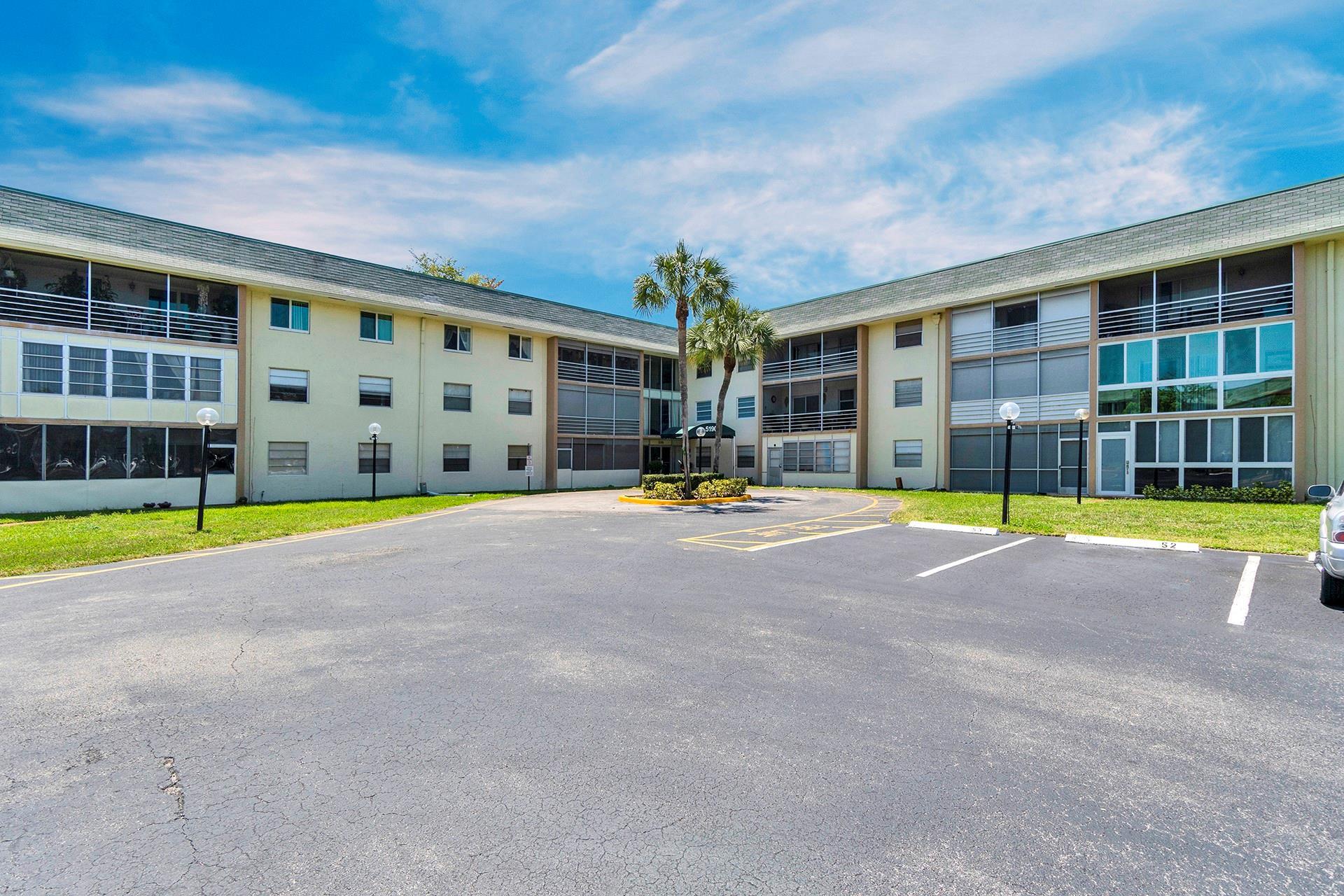 5190 E Sabal Palm Boulevard 304, Tamarac, FL 33319, Tamarac - Photo 3
