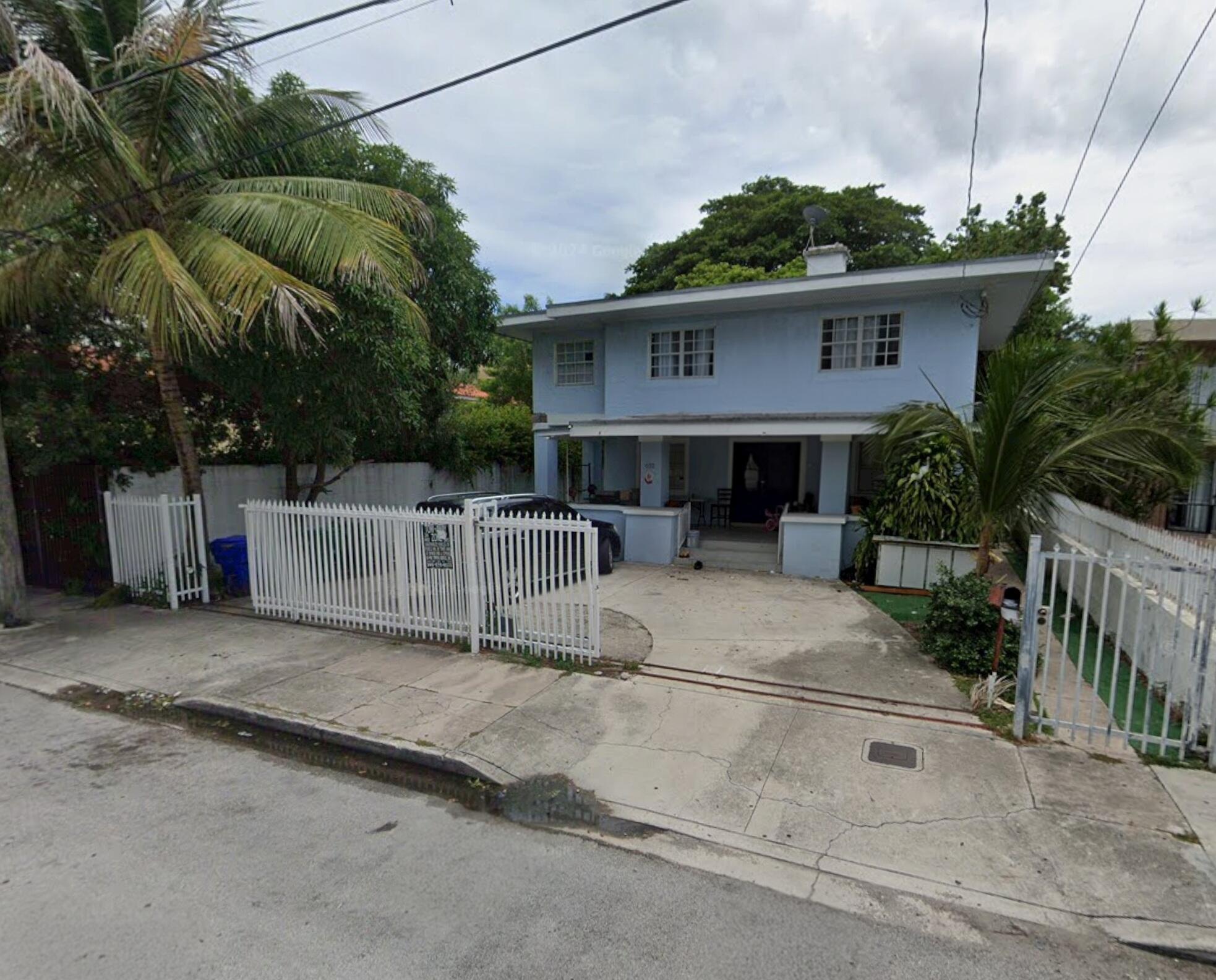 652 NW 1st Street, Miami, FL 33128, Miami - Photo 2