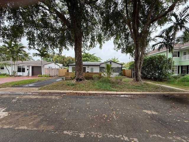1621-1623 NE 16th Terrace NE, Fort Lauderdale, FL 33305, Fort Lauderdale - Photo 2