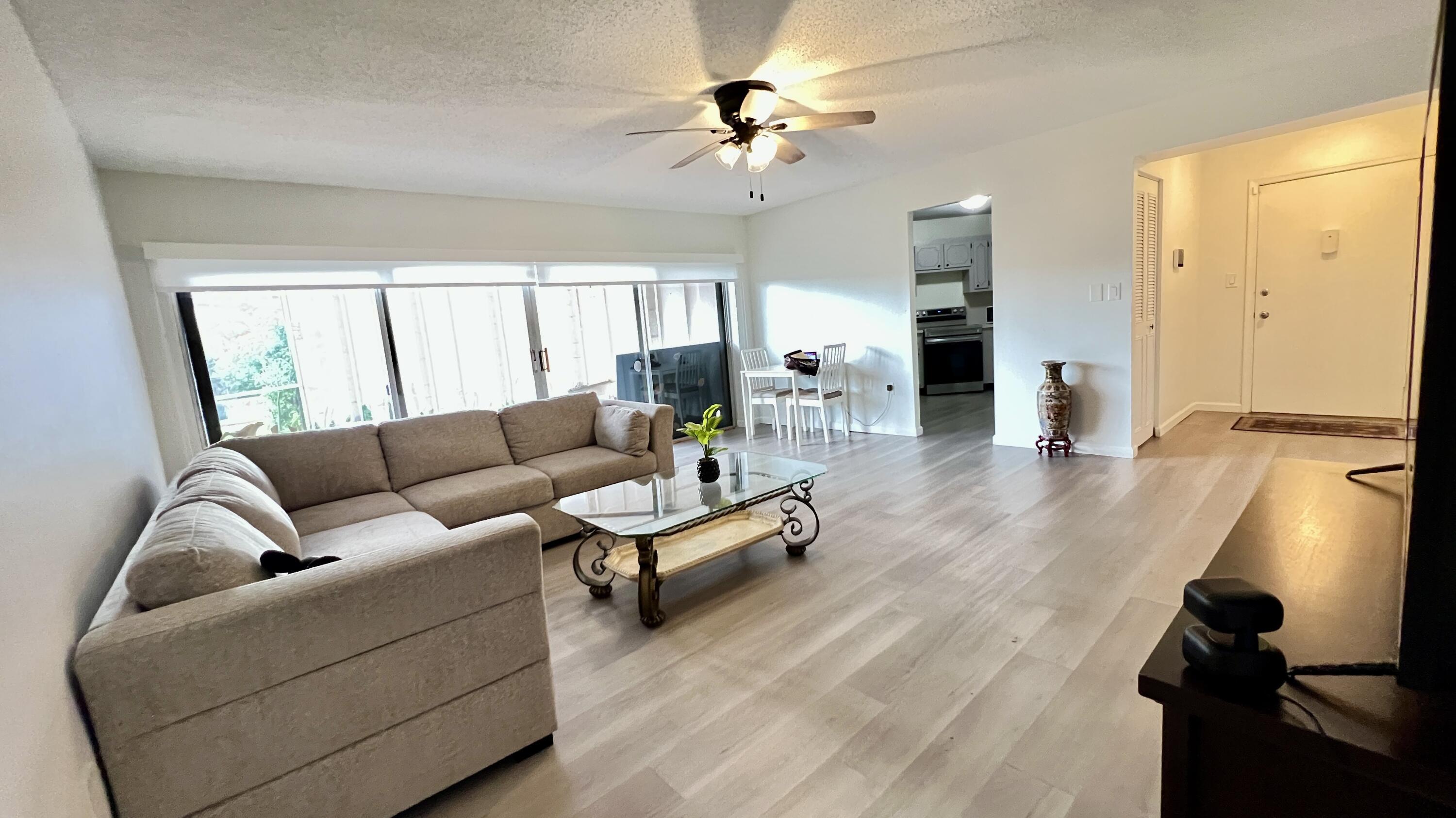 7 Greenway Village N 105, Royal Palm Beach, FL 33411, Royal Palm Beach - Photo 4
