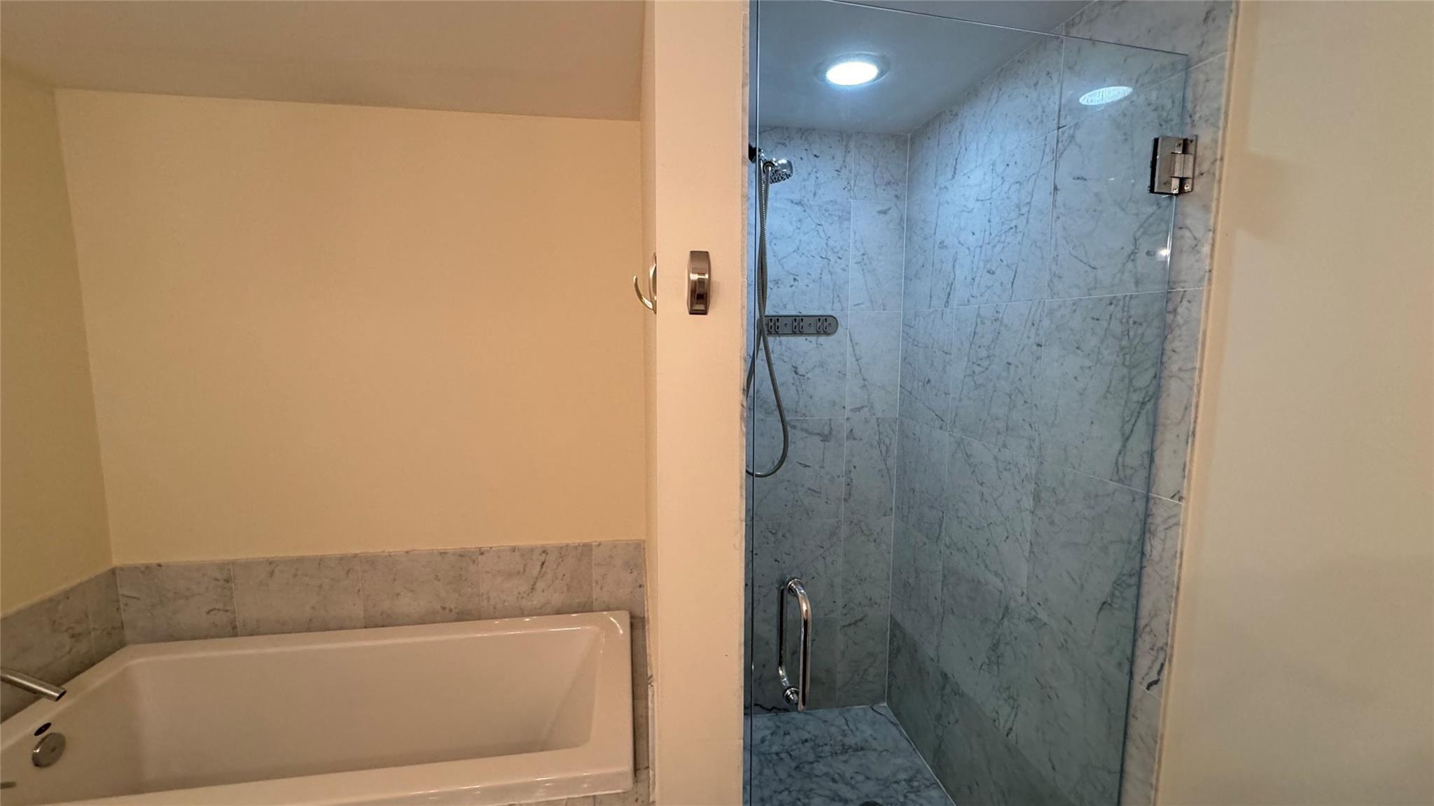 253 NE 2nd Street 3208, Miami, FL 33132, Miami - Photo 2