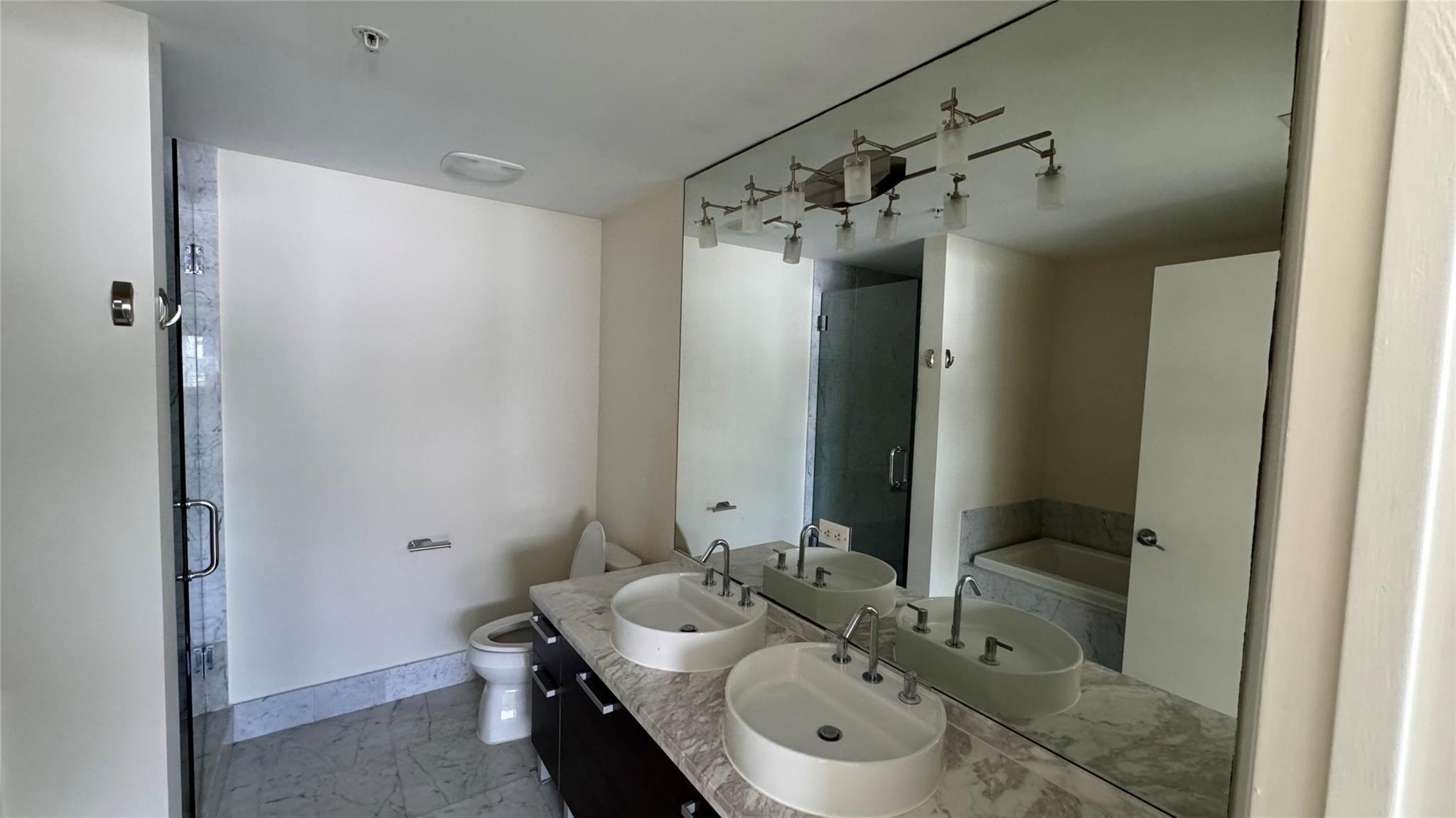 253 NE 2nd Street 3208, Miami, FL 33132, Miami - Photo 3