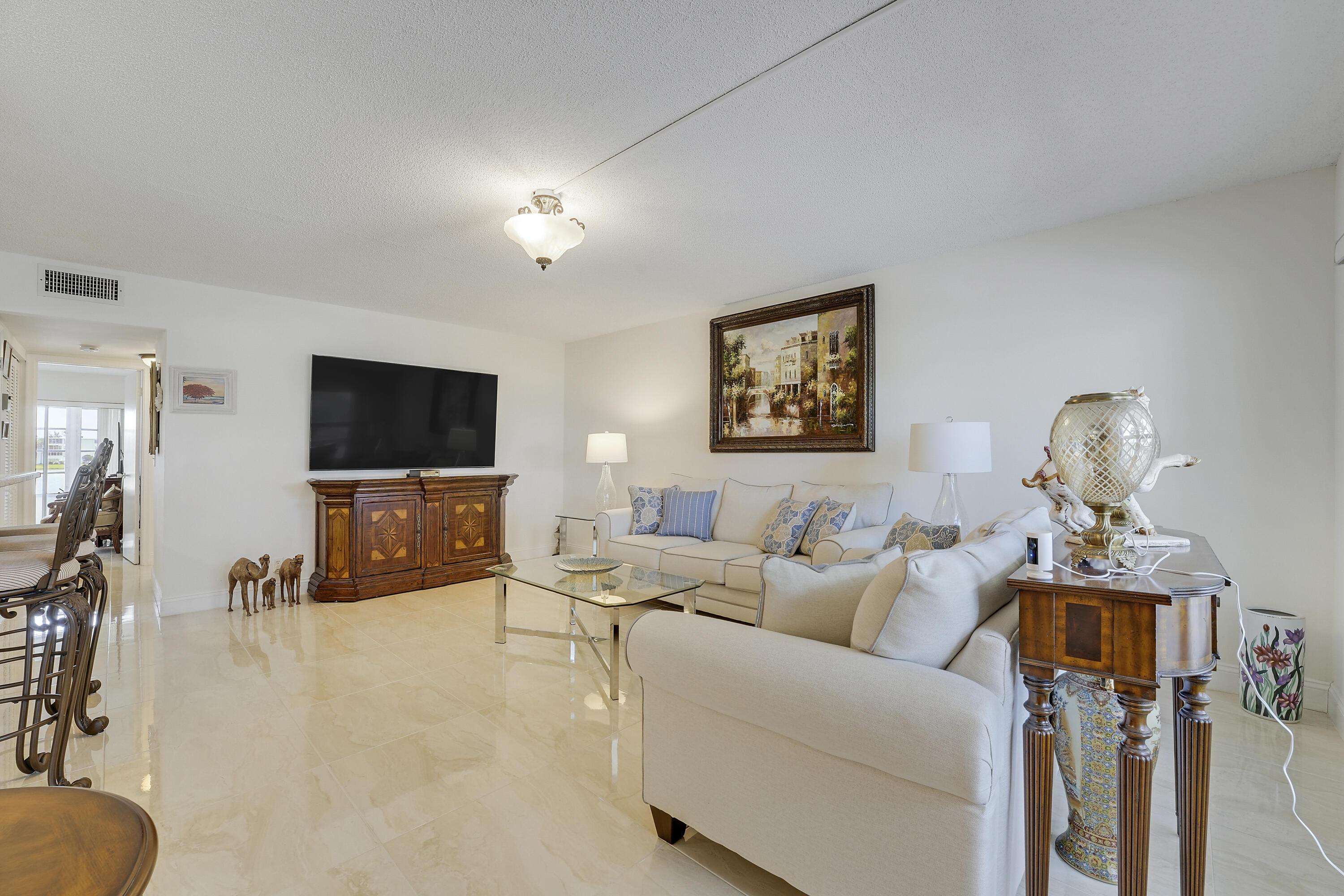 210 Wellington E, West Palm Beach, FL 33417, West Palm Beach - Photo 4