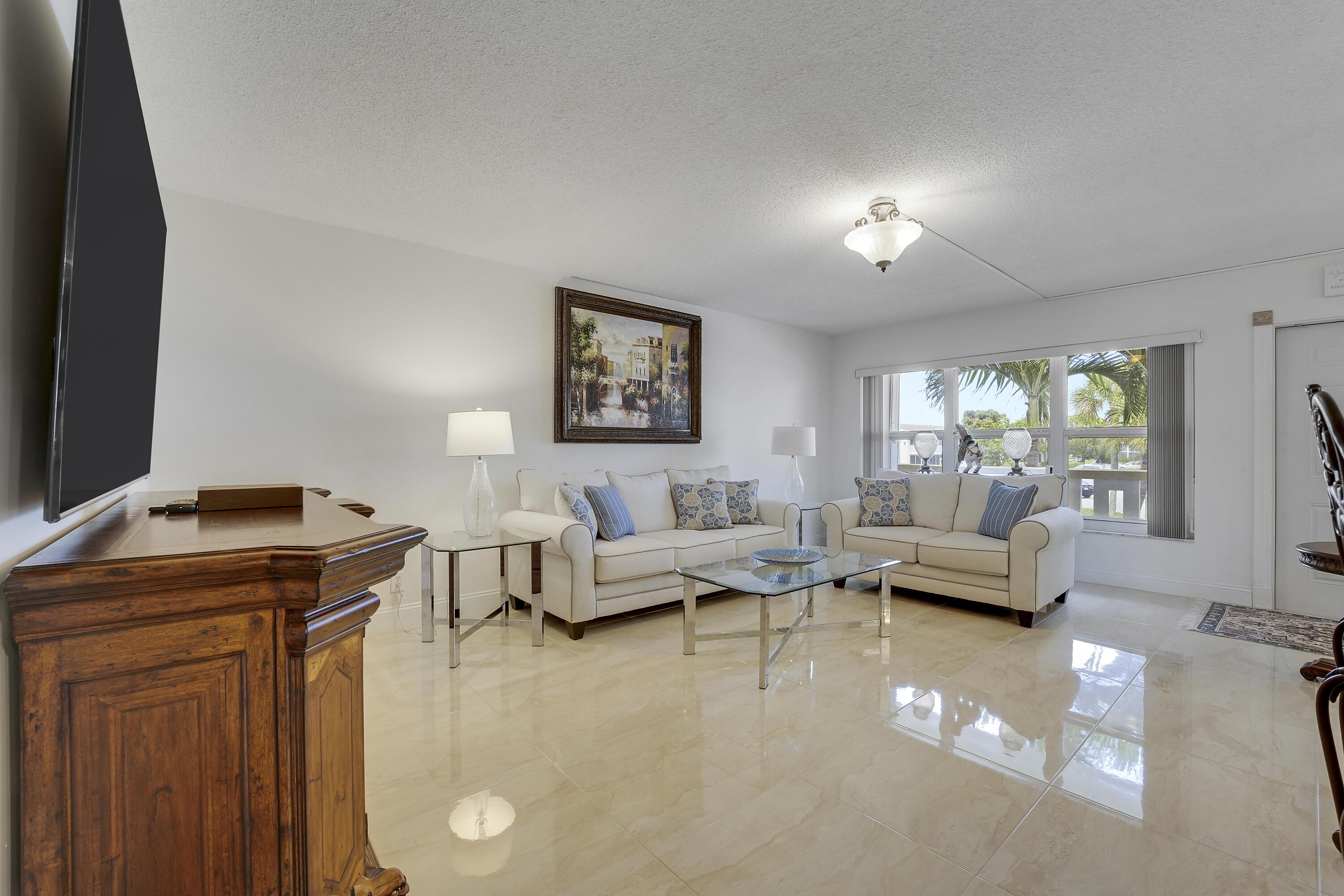 210 Wellington E, West Palm Beach, FL 33417, West Palm Beach - Photo 5