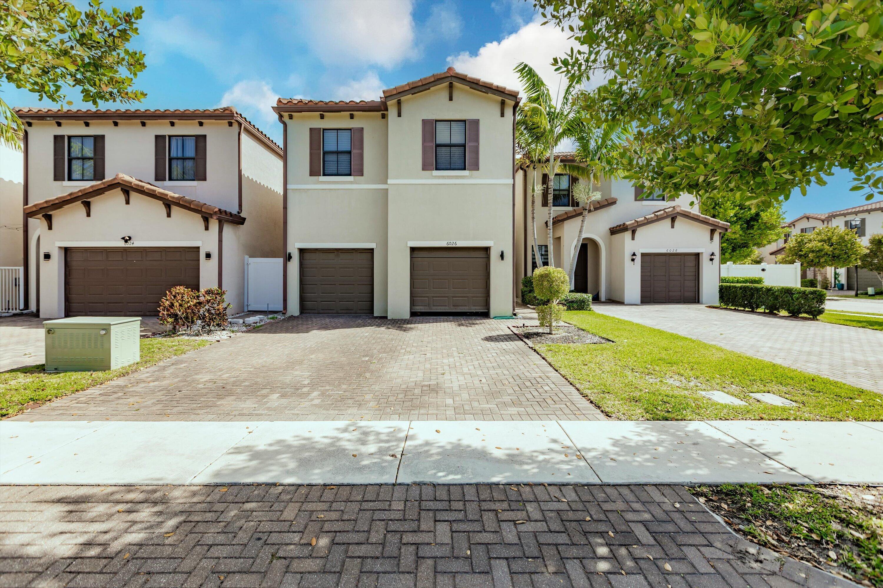 6026 Pine Tree Way 6026, Riviera Beach, FL 33410, Riviera Beach - Photo 2