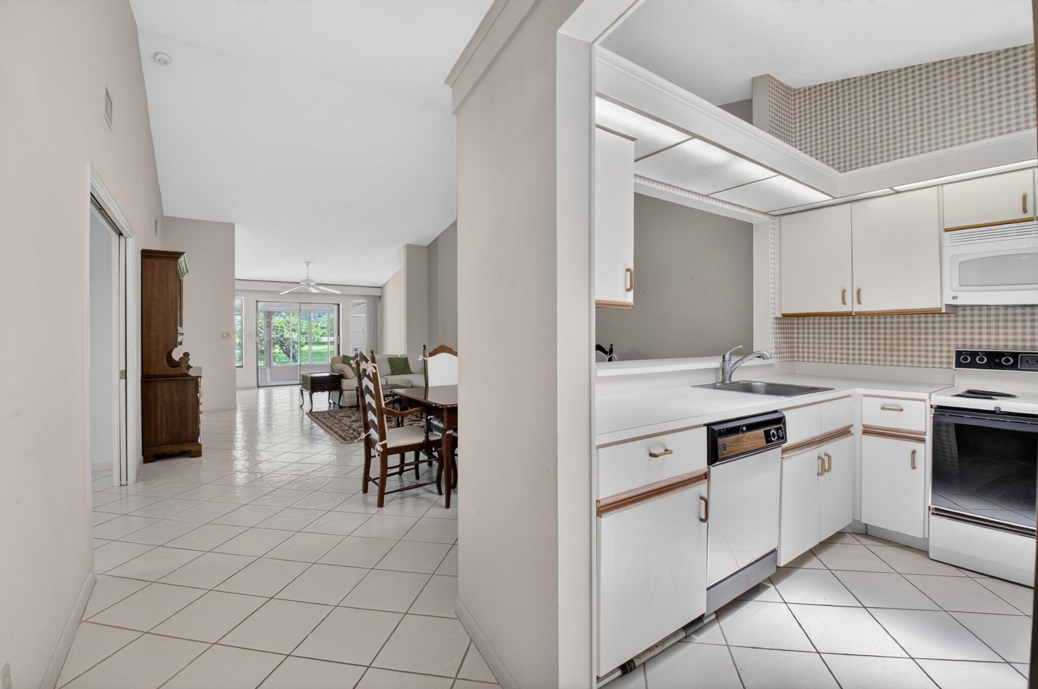 10939 Roebelini Palm Court A, Boynton Beach, FL 33437, Boynton Beach - Photo 5