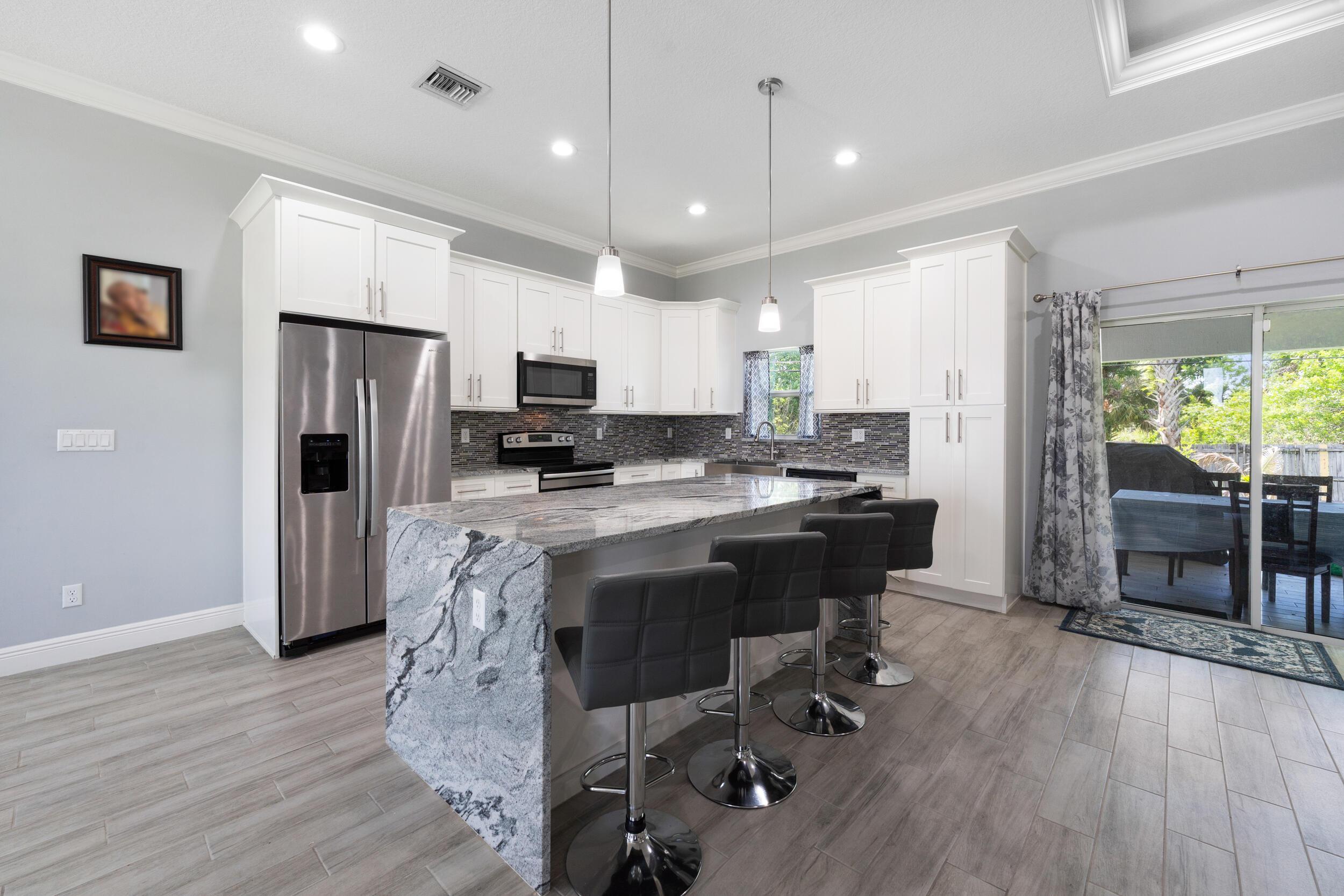 981 SW California Boulevard, Port St. Lucie, FL 34953, Port St. Lucie - Photo 5