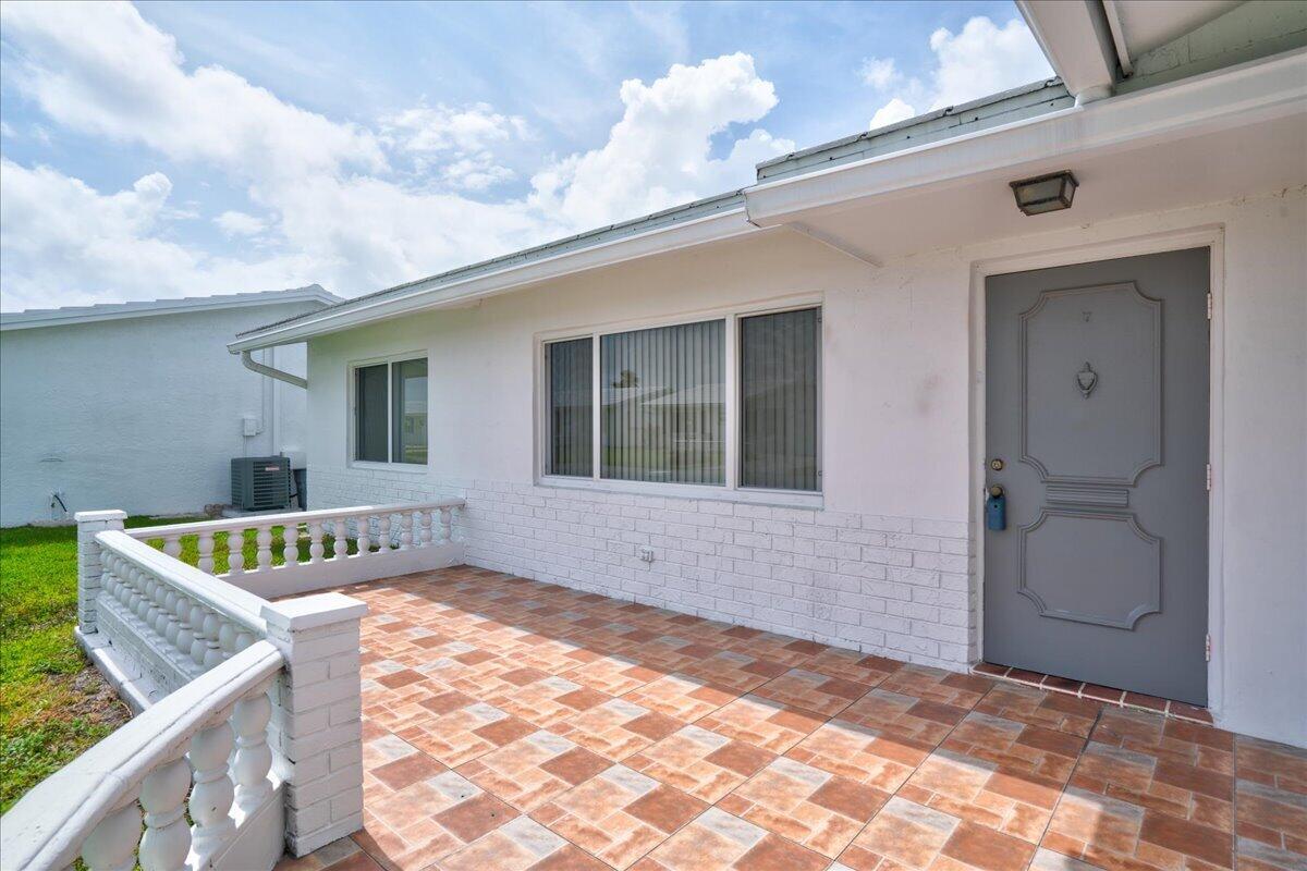 2086 SW 12th Avenue, Boynton Beach, FL 33426, Boynton Beach - Photo 2