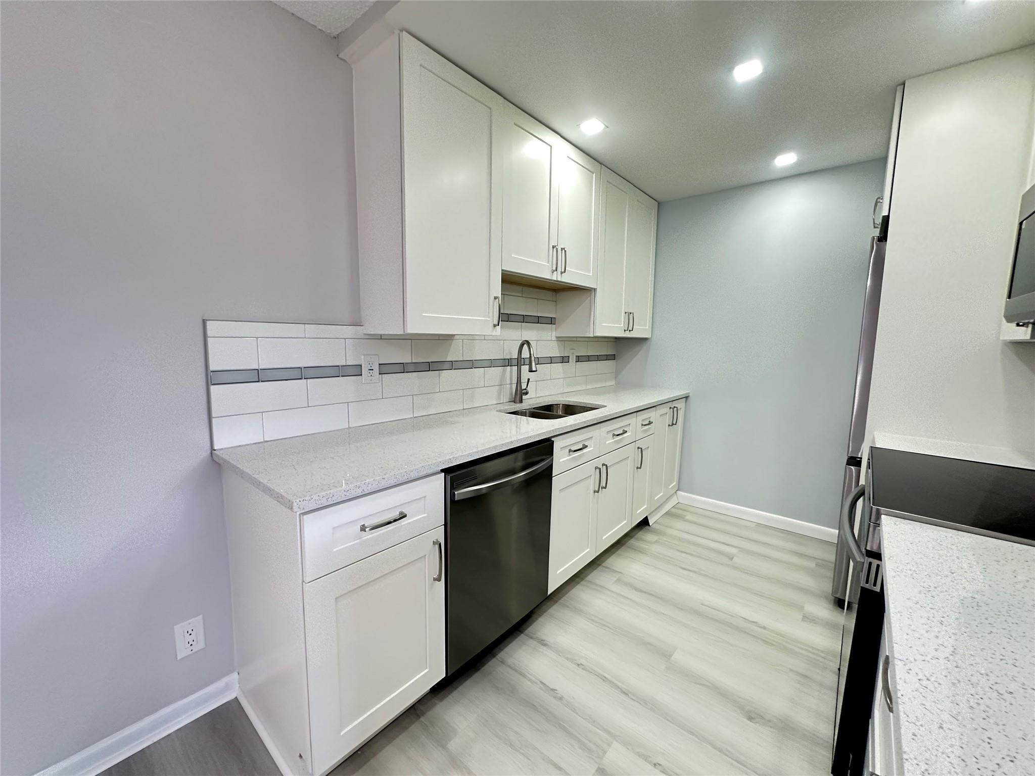 2048 Newport N 2048, Deerfield Beach, FL 33442, Deerfield Beach - Photo 3