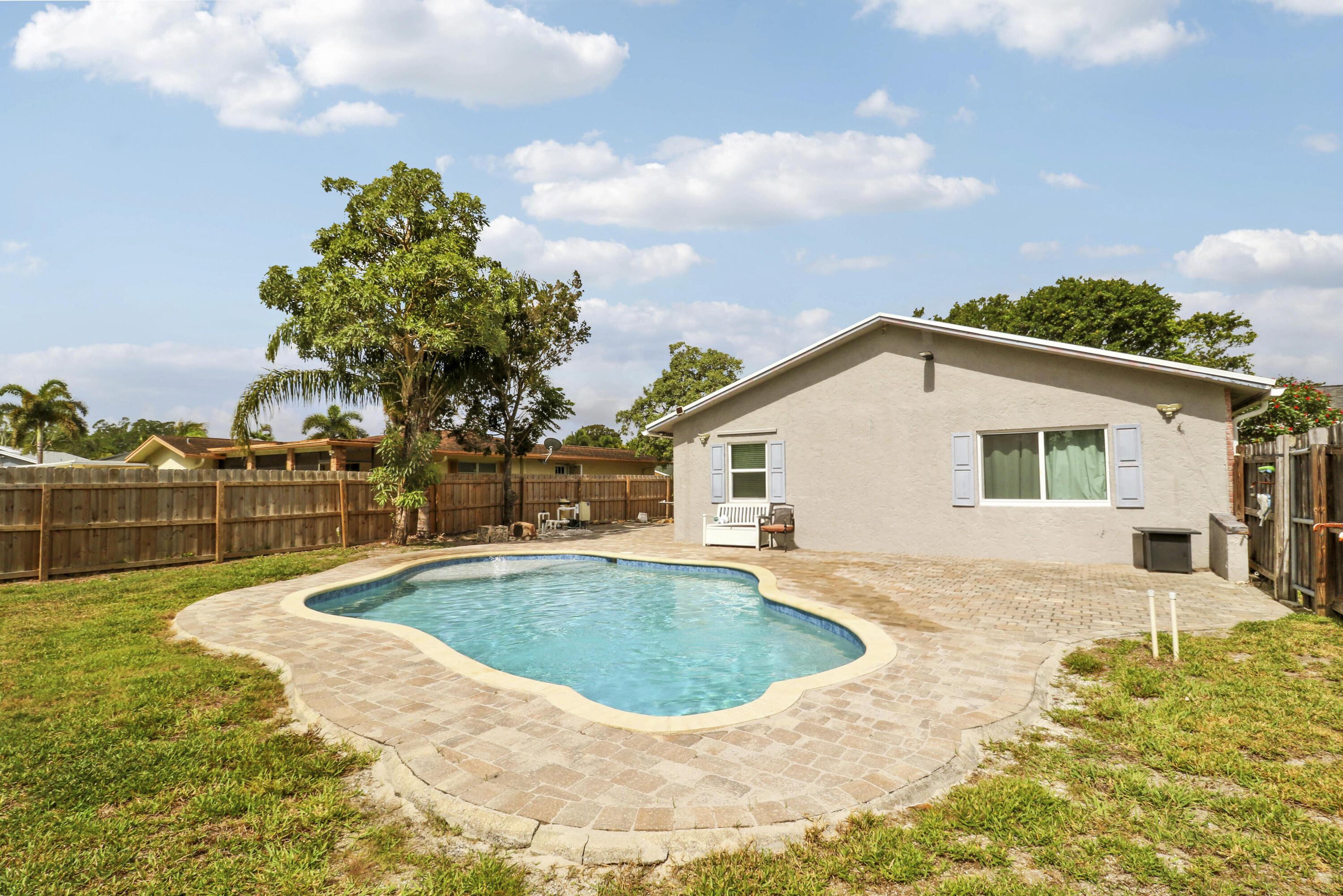 98 Pintail Court, Royal Palm Beach, FL 33411, Royal Palm Beach - Photo 2