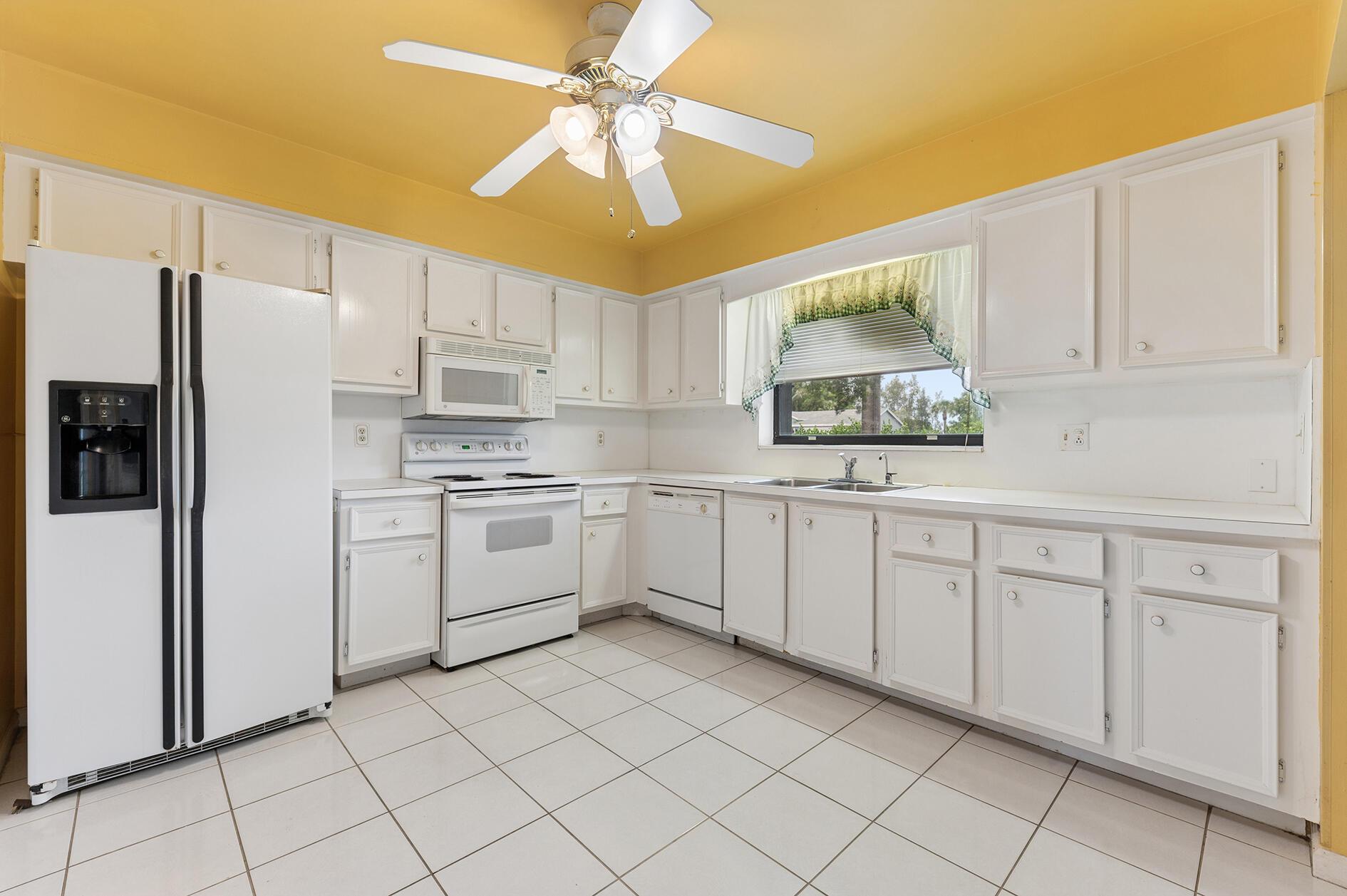 9795 Tabebuia Tree Drive B, Boynton Beach, FL 33436, Boynton Beach - Photo 3