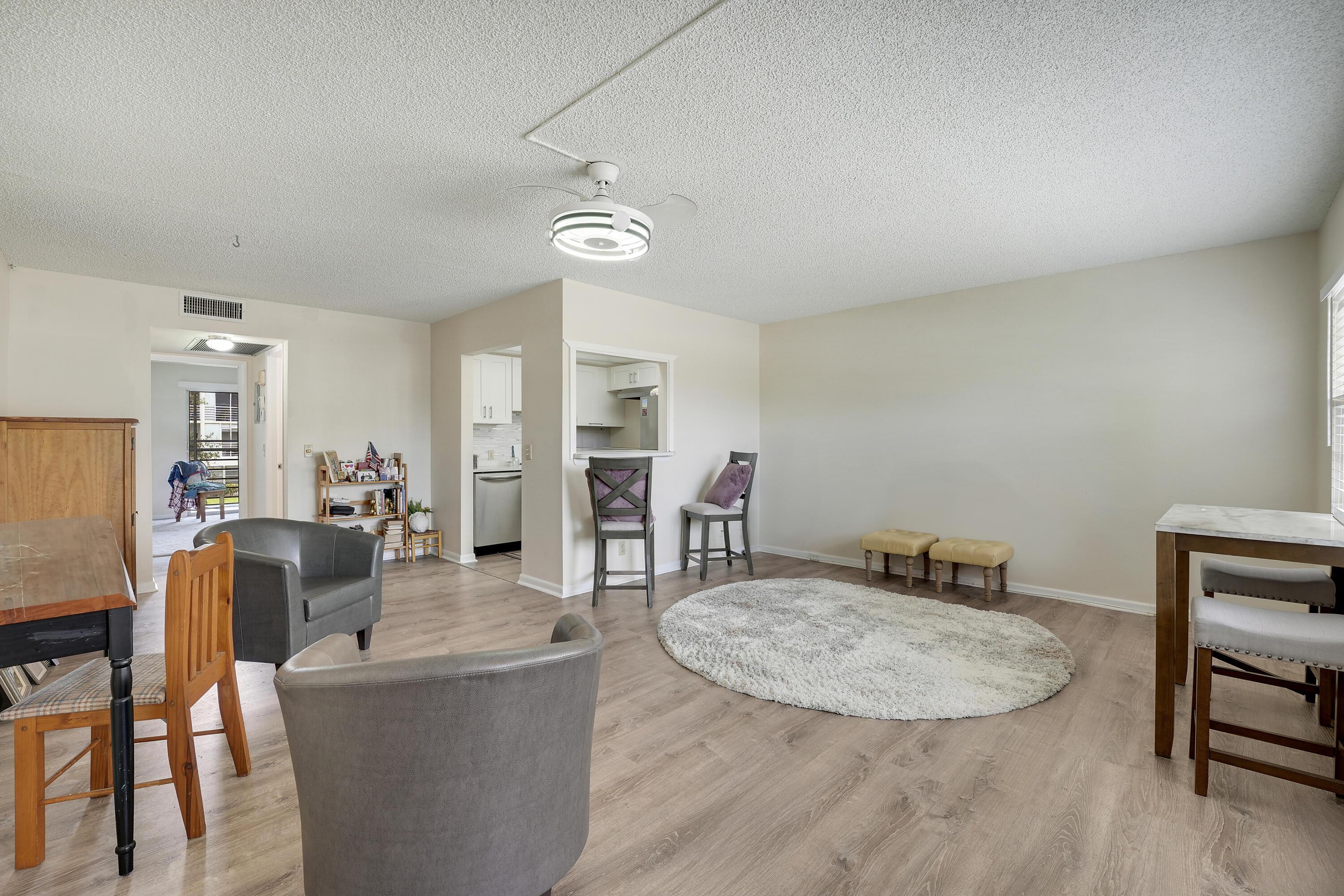 16 Mansfield A, Boca Raton, FL 33434, Boca Raton - Photo 2