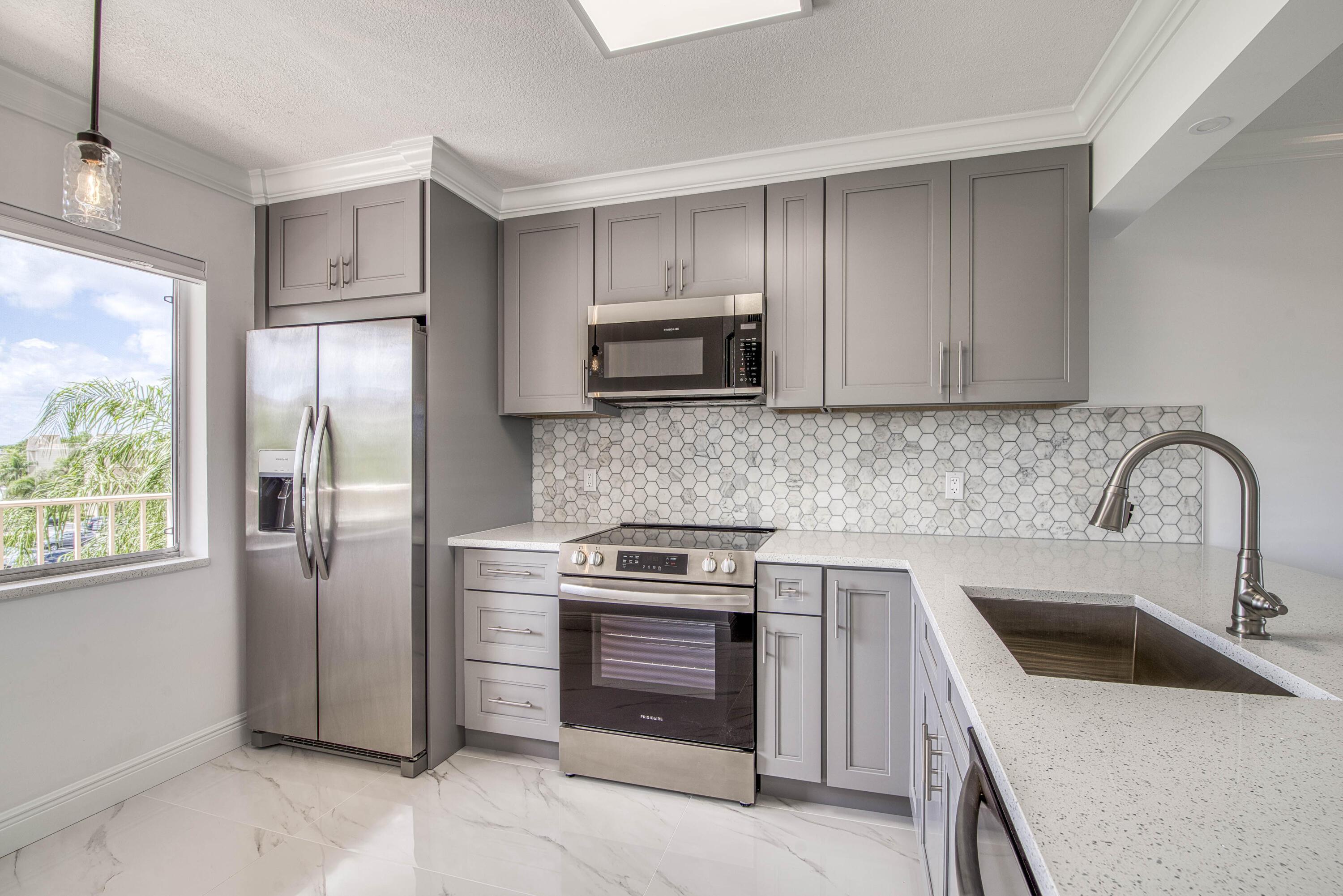 6795 Huntington Lane 406, Delray Beach, FL 33446, Delray Beach - Photo 3