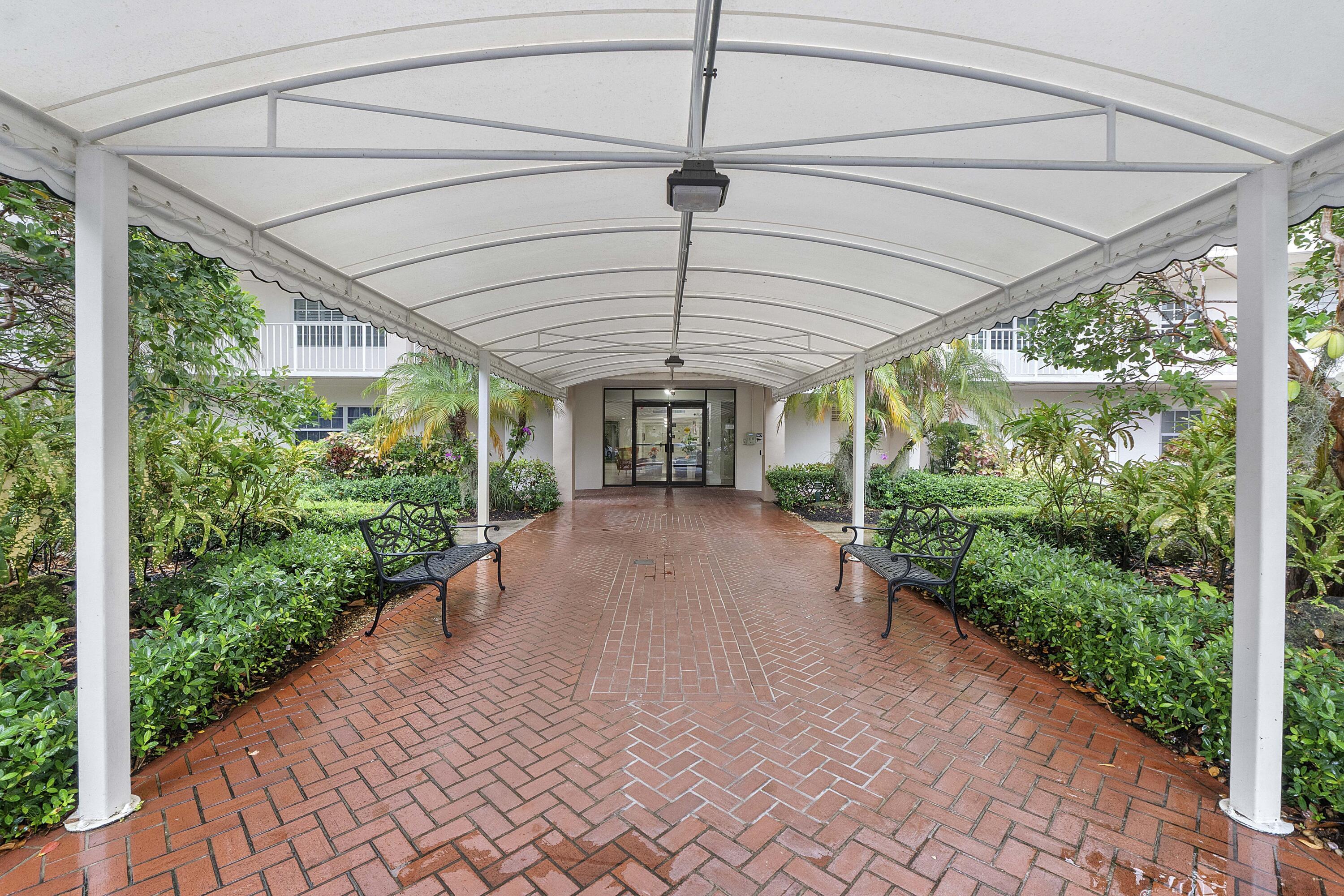 3900 Oaks Clubhouse Drive 411, Pompano Beach, FL 33069, Pompano Beach - Photo 4