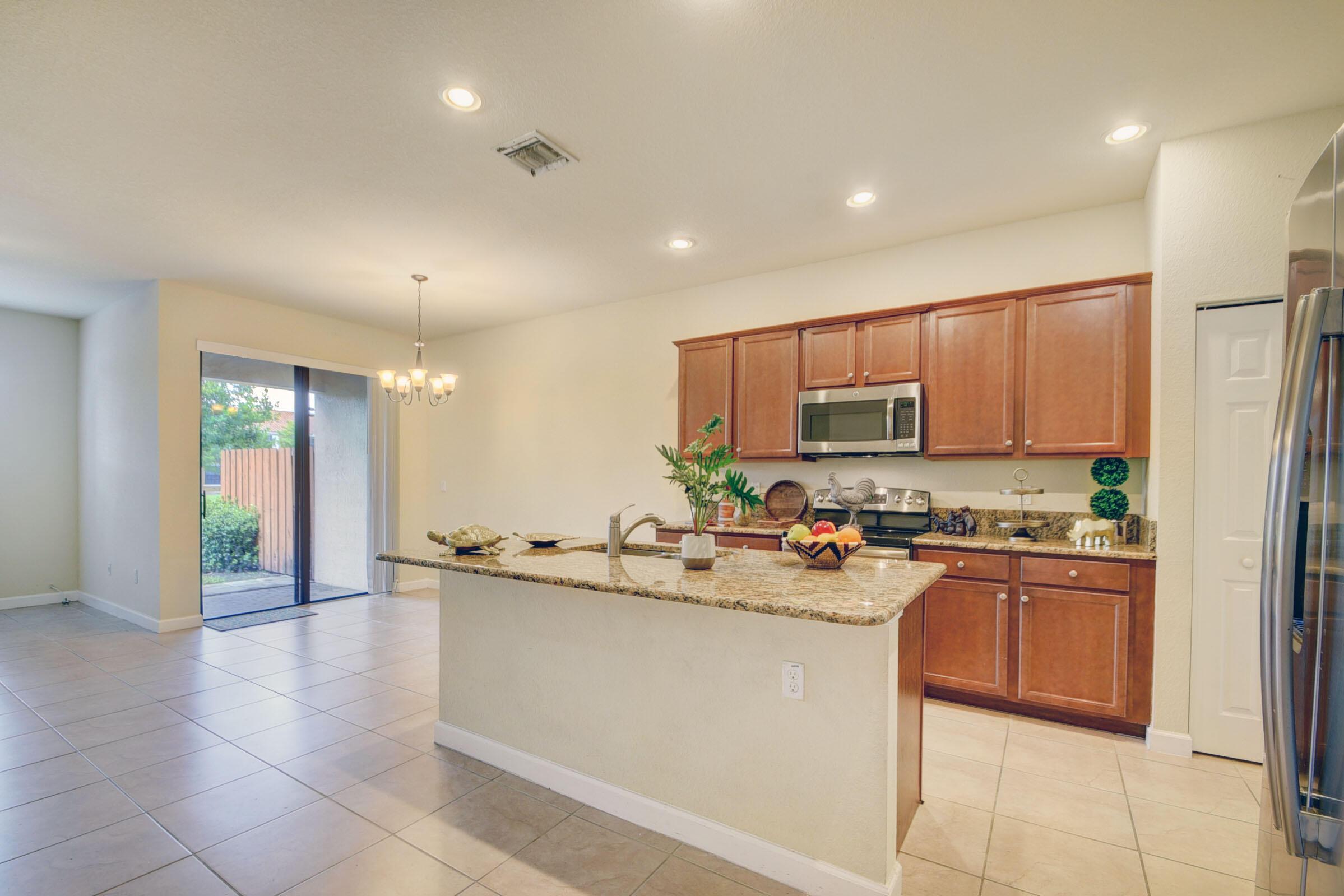 10385 Wellington Parc Drive, Wellington, FL 33449, Wellington - Photo 2