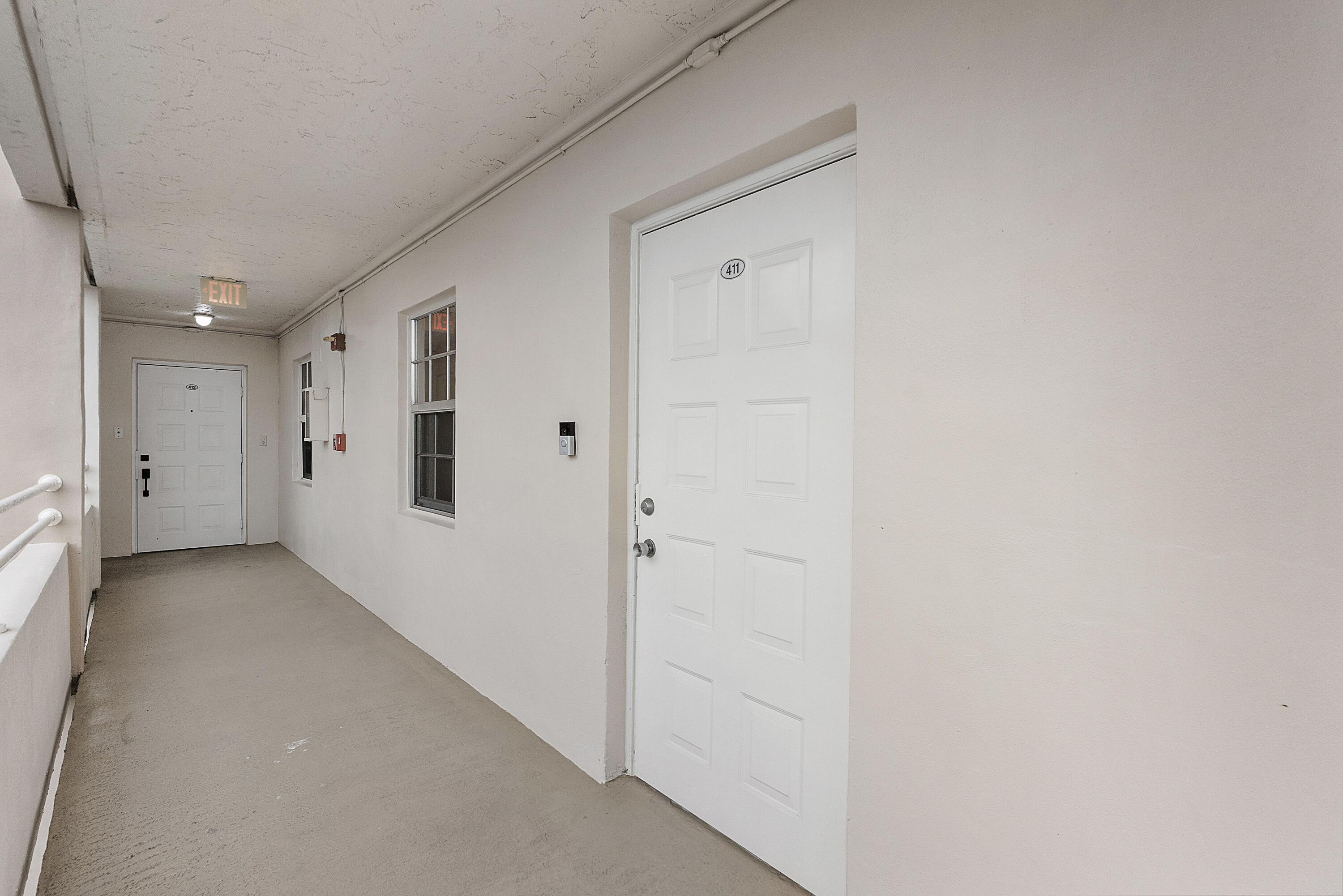 3900 Oaks Clubhouse Drive 411, Pompano Beach, FL 33069, Pompano Beach - Photo 5