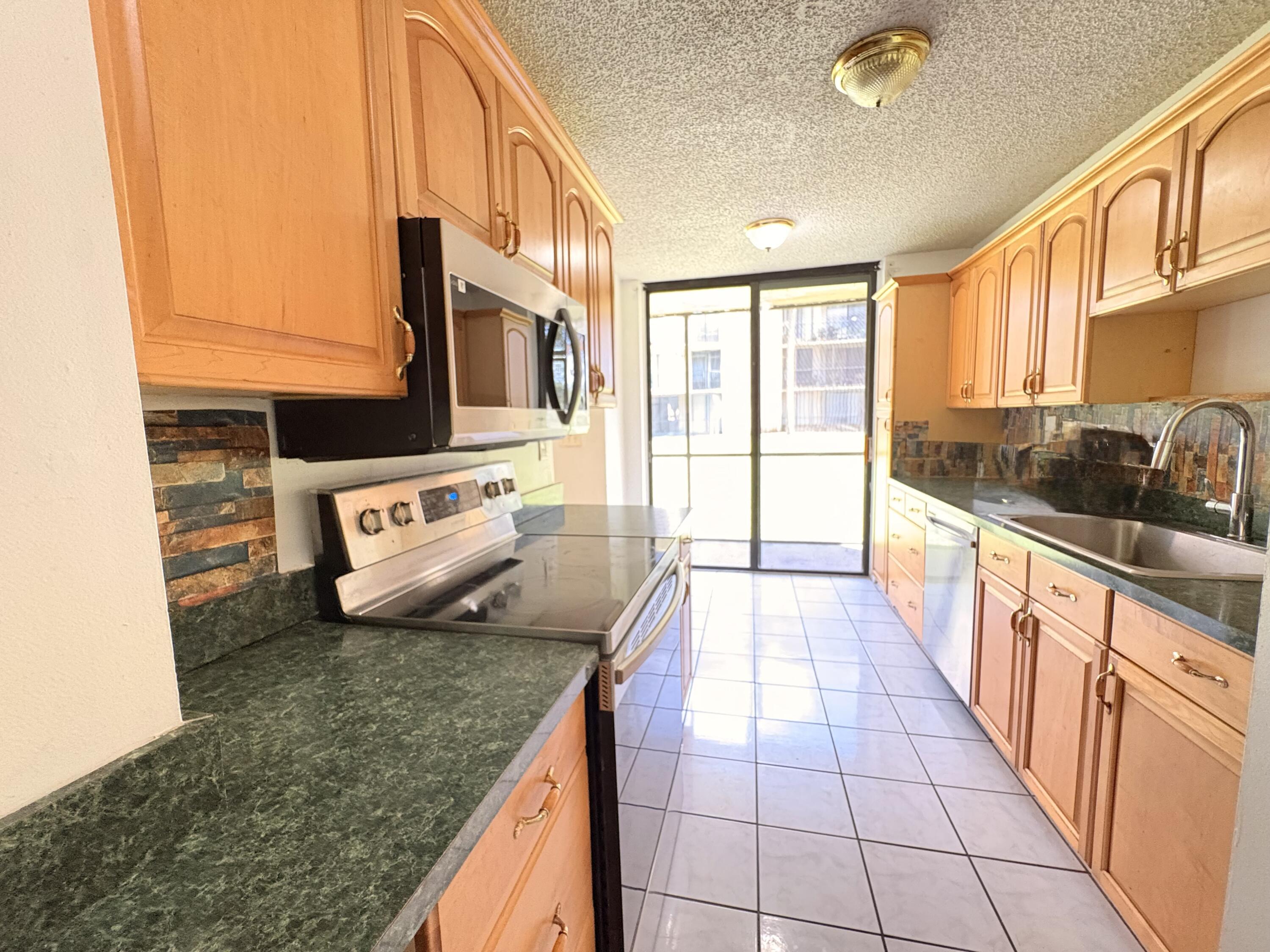 3590 Blue Lake Drive 104, Pompano Beach, FL 33064, Pompano Beach - Photo 5