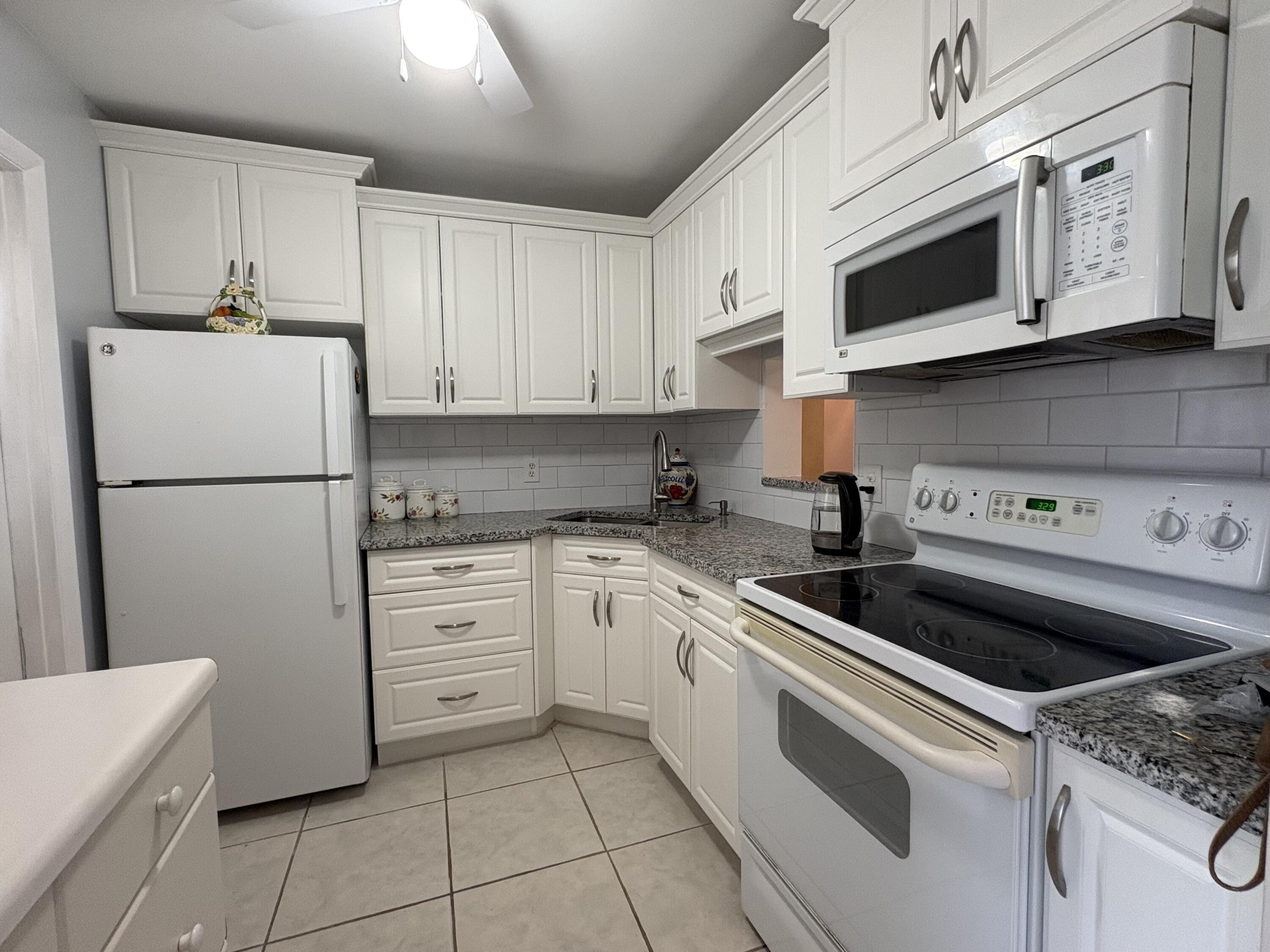 108 NE 20th Avenue NE 206, Boynton Beach, FL 33435, Boynton Beach - Photo 2