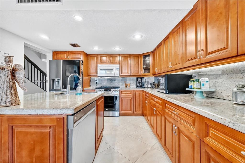 1490 Laguna Lane, Pembroke Pines, FL 33026, Pembroke Pines - Photo 5