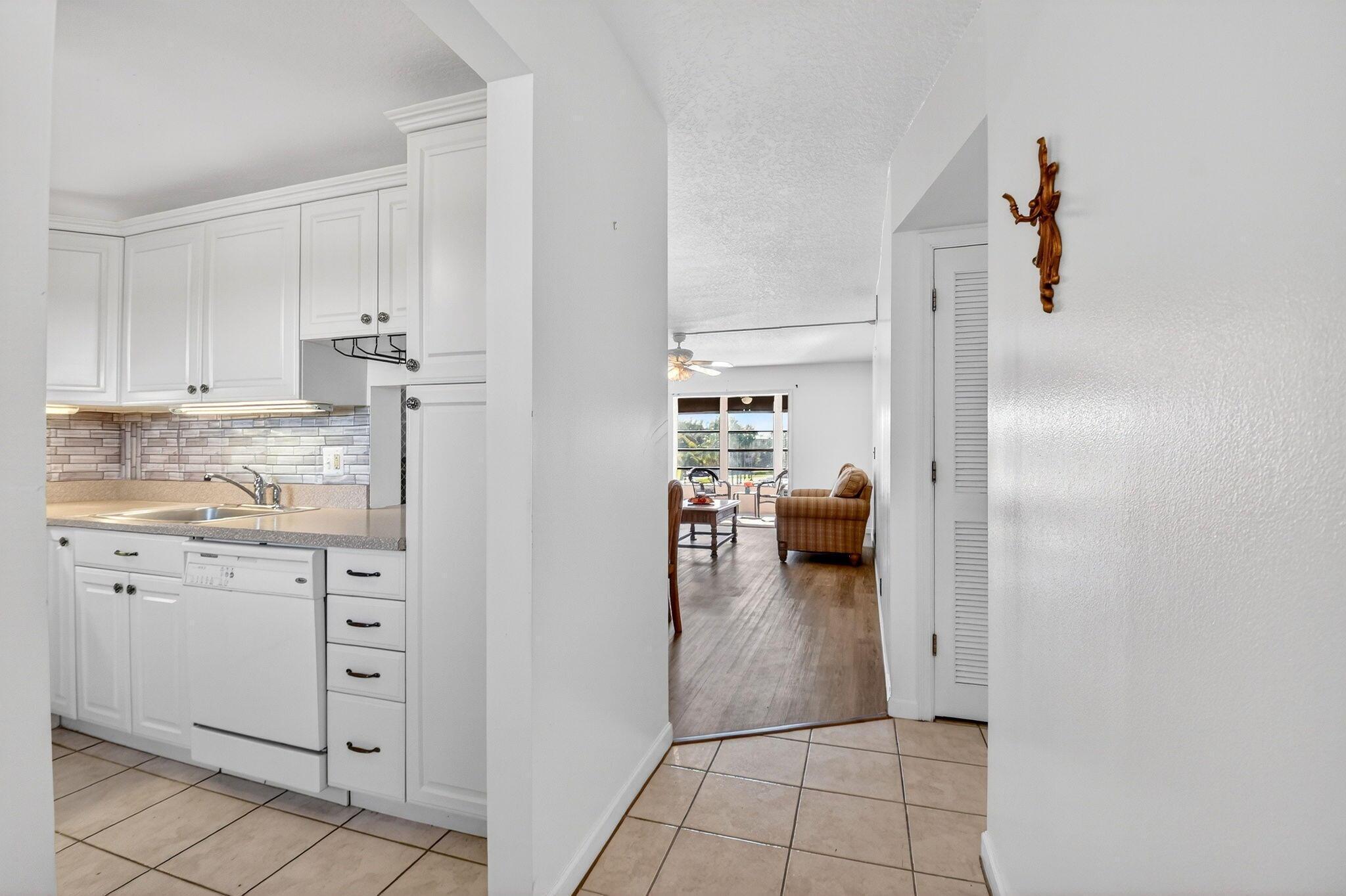 230 NE 26th Avenue 302, Boynton Beach, FL 33435, Boynton Beach - Photo 5