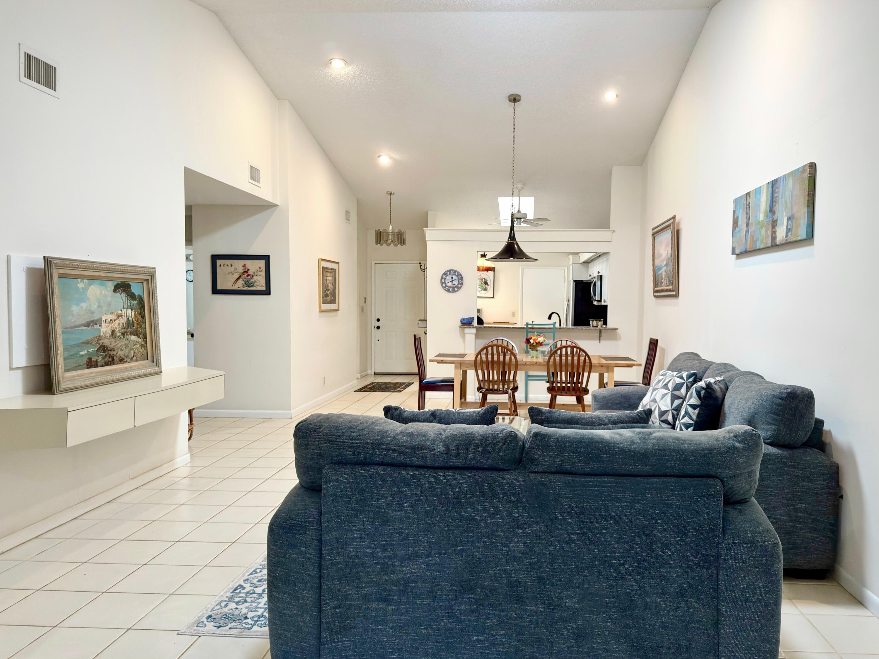 10975 Dolphin Palm Court B, Boynton Beach, FL 33437, Boynton Beach - Photo 4