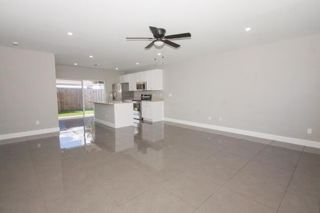 195 S 4th Street, Lantana, FL 33462, Lantana - Photo 2