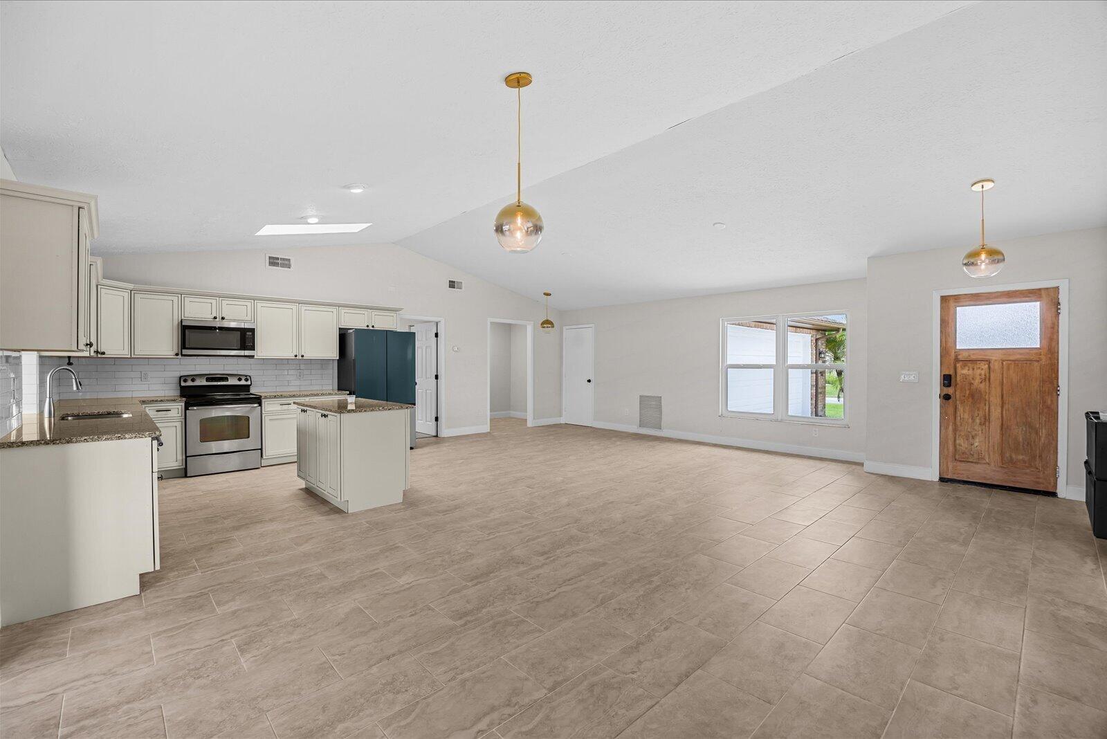 371 SW Butler Avenue, Port St. Lucie, FL 34983, Port St. Lucie - Photo 5
