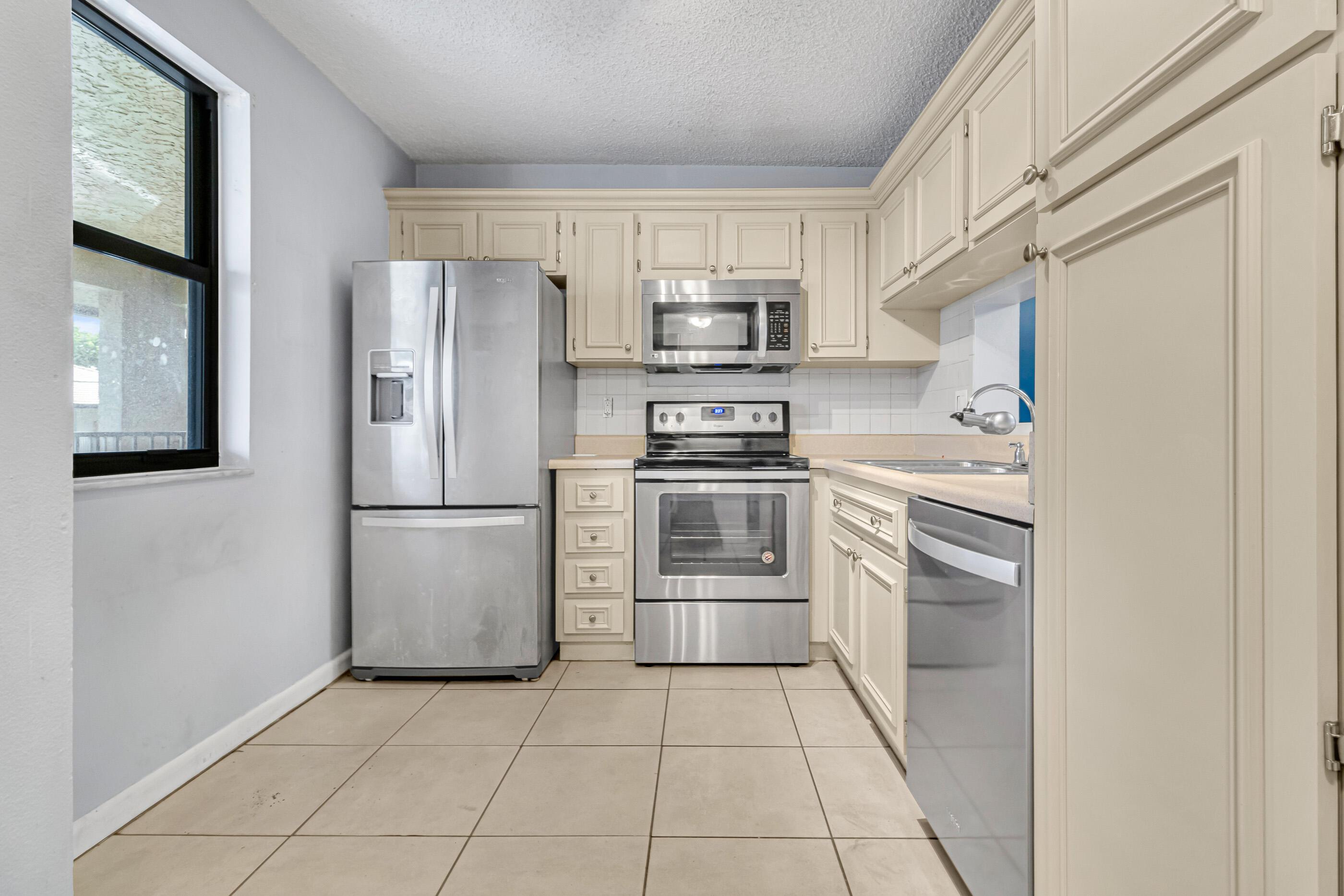 5510 Lakeside Drive 202, Margate, FL 33063, Margate - Photo 3