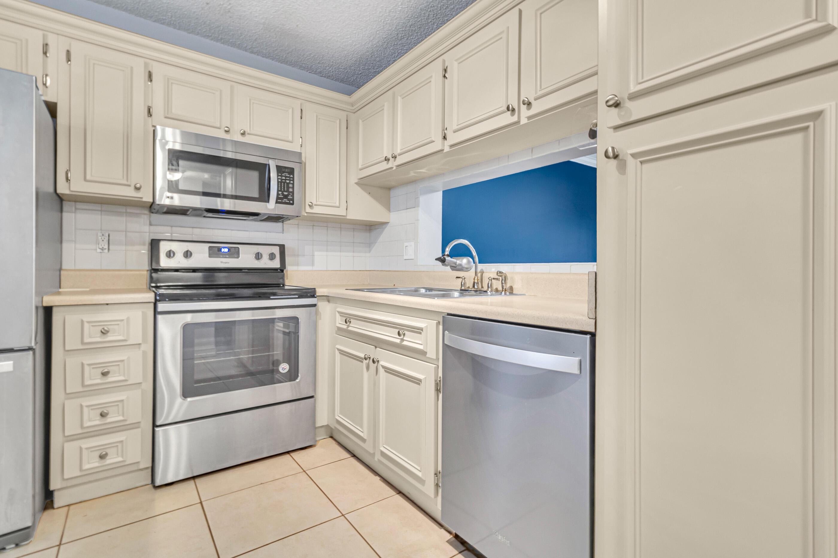 5510 Lakeside Drive 202, Margate, FL 33063, Margate