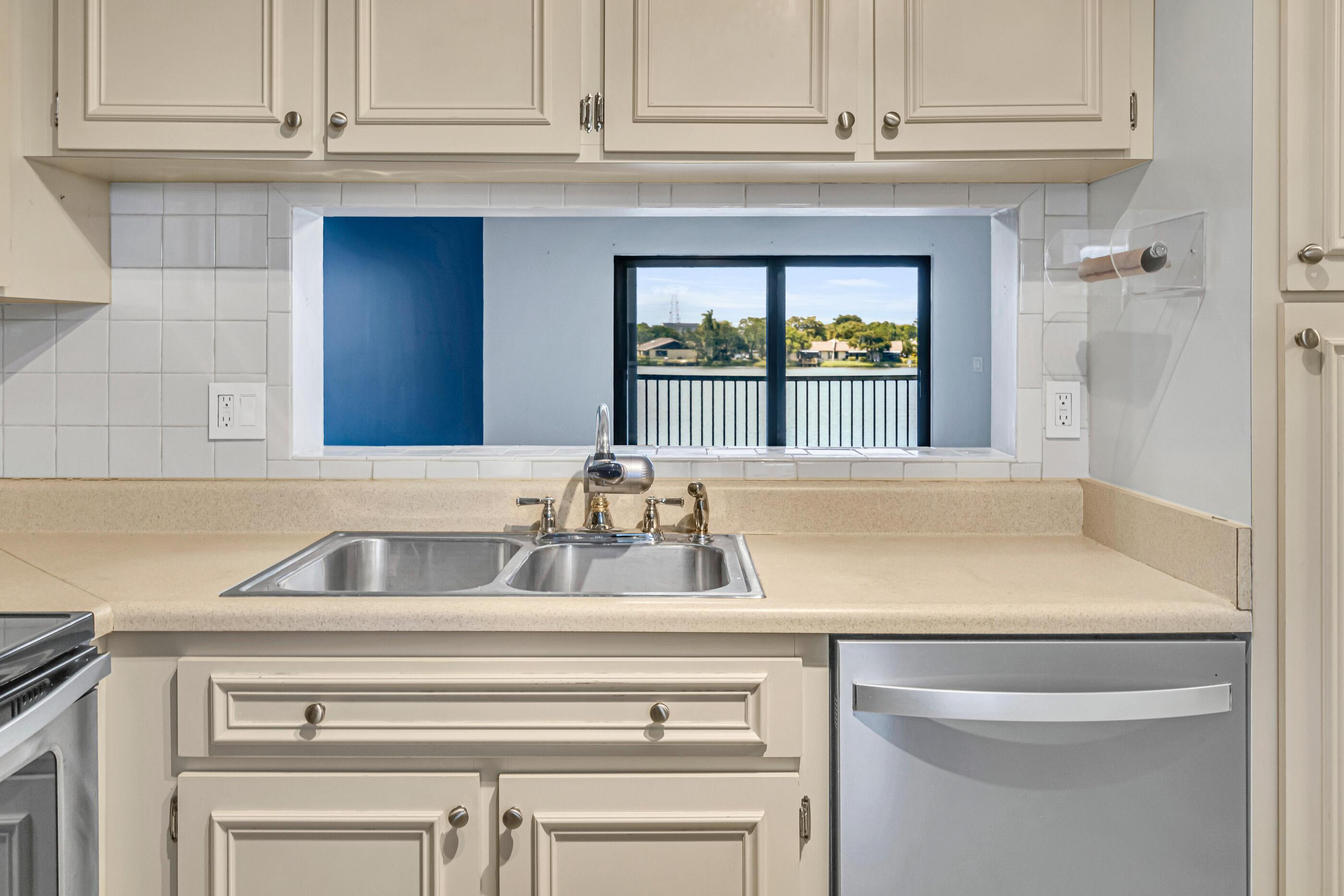 5510 Lakeside Drive 202, Margate, FL 33063, Margate - Photo 2