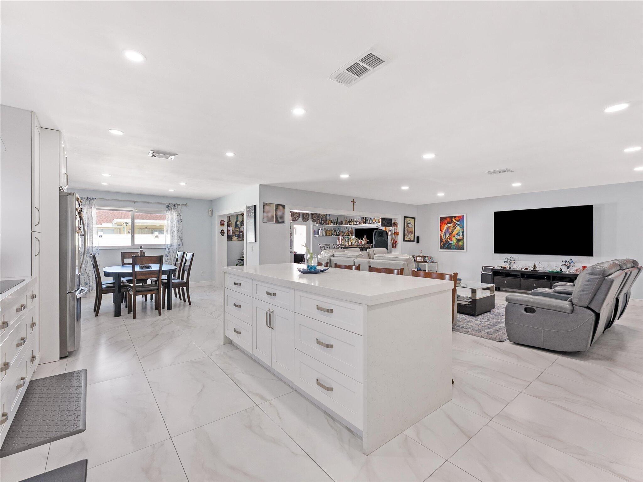 23040 SW 54th Avenue, Boca Raton, FL 33433, Boca Raton - Photo 3