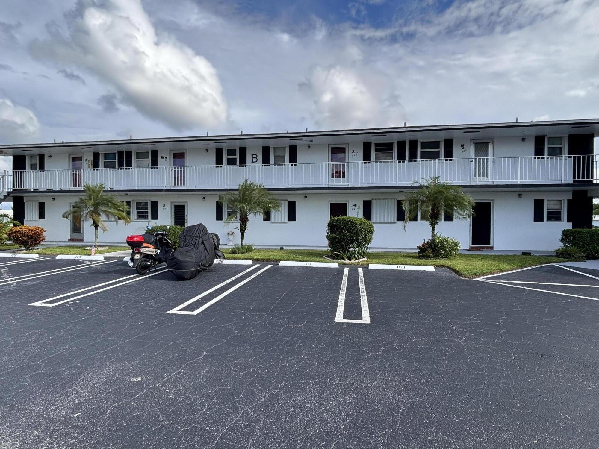 1112 Lake Terrace 207, Boynton Beach, FL 33426, Boynton Beach - Photo 3