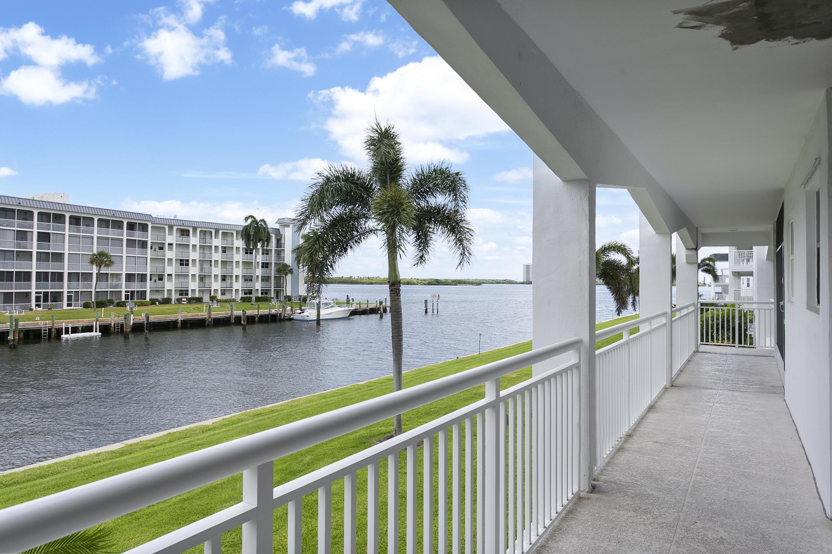 111 Shore Court 203, North Palm Beach, FL 33408, North Palm Beach - Photo 2