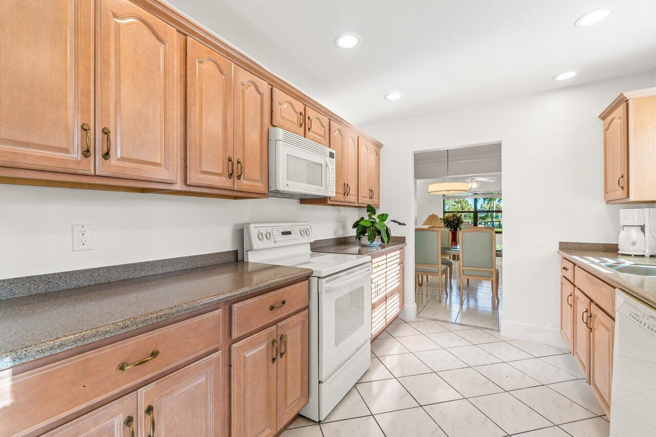 5605 Forest Oaks Terrace, Delray Beach, FL 33484, Delray Beach - Photo 5