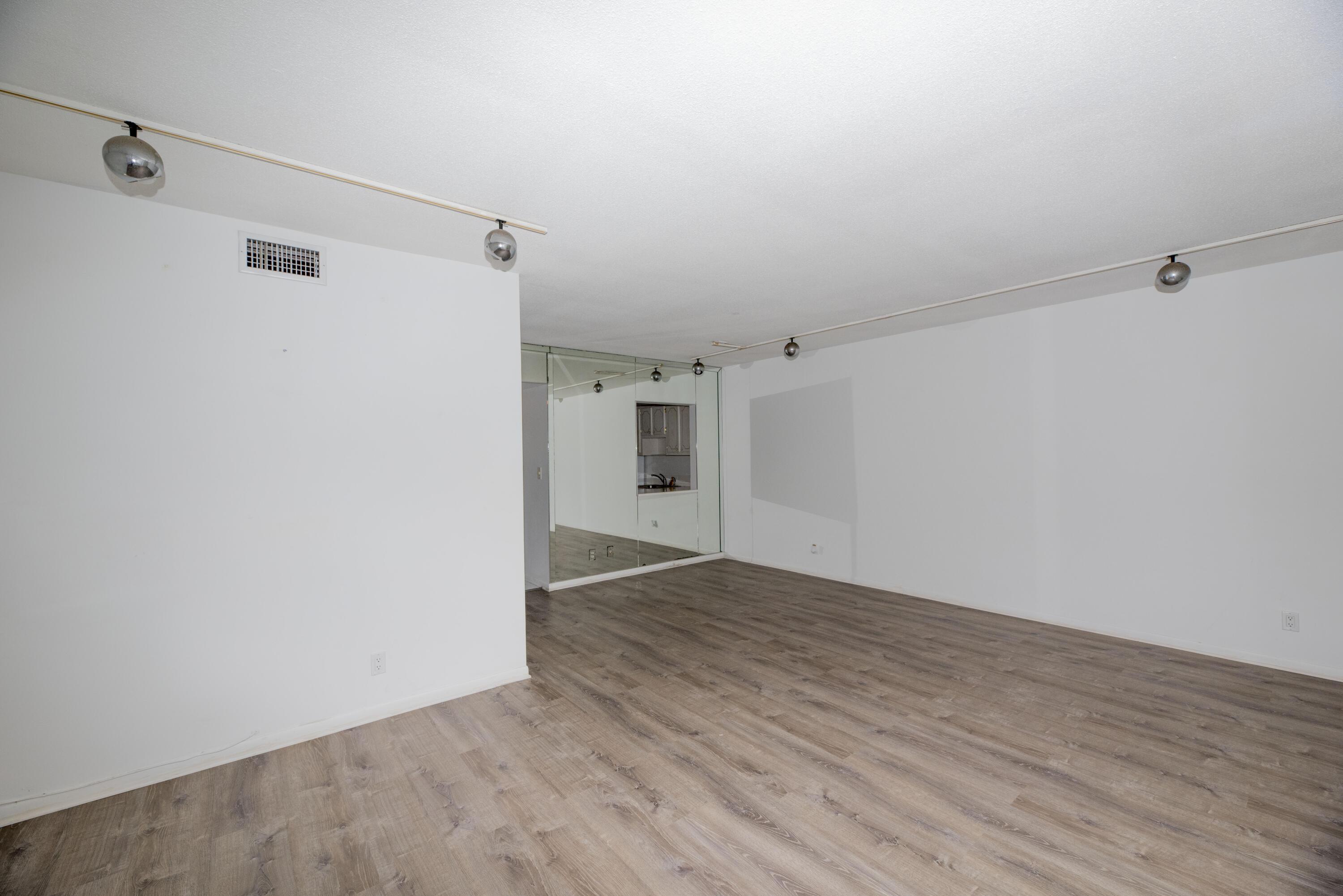 5501 NW 2ND Avenue 202, Boca Raton, FL 33487, Boca Raton - Photo 2