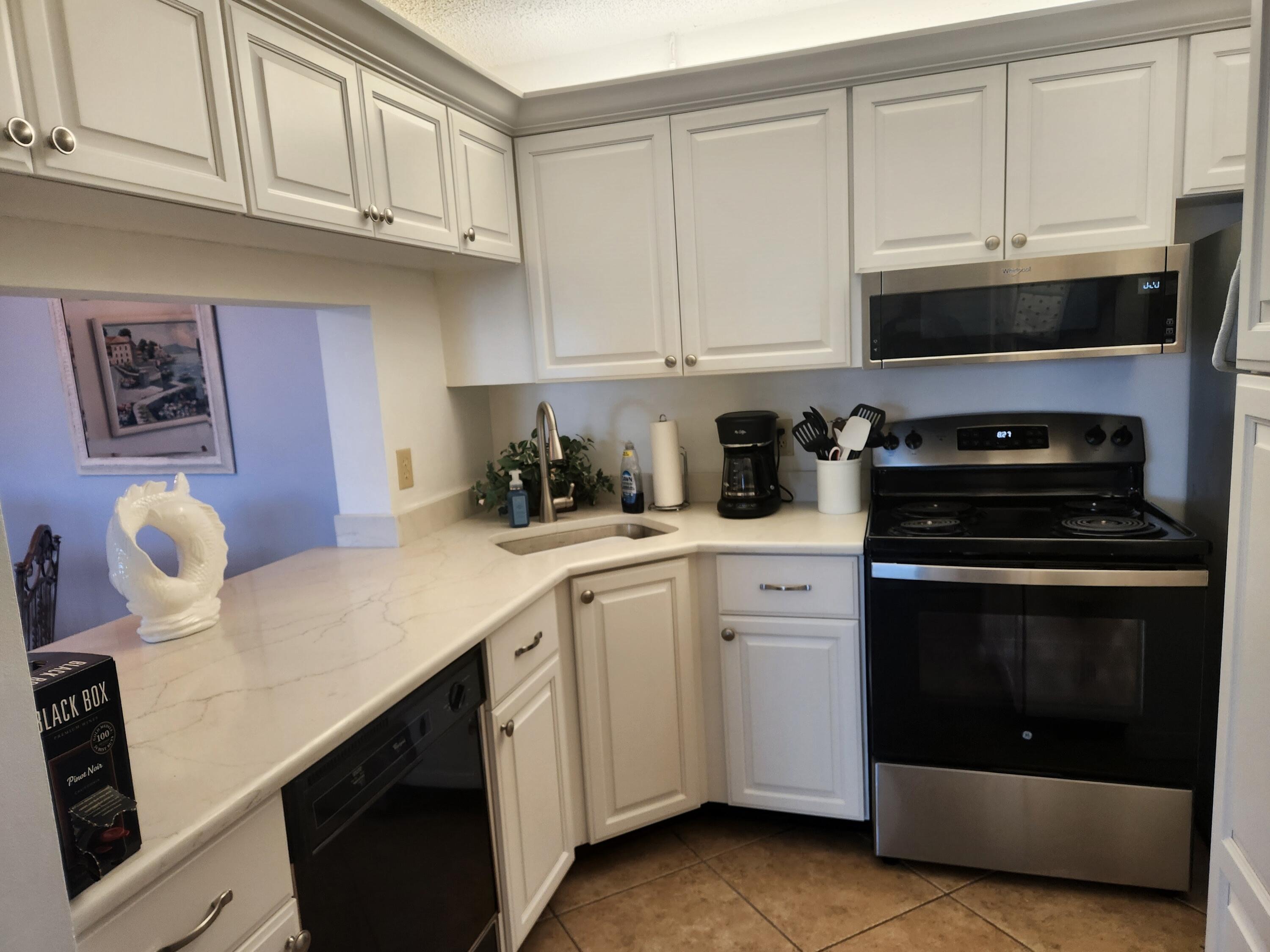 4436 NE Ocean Boulevard E2, Hutchinson Island, FL 34957, Hutchinson Island - Photo 4