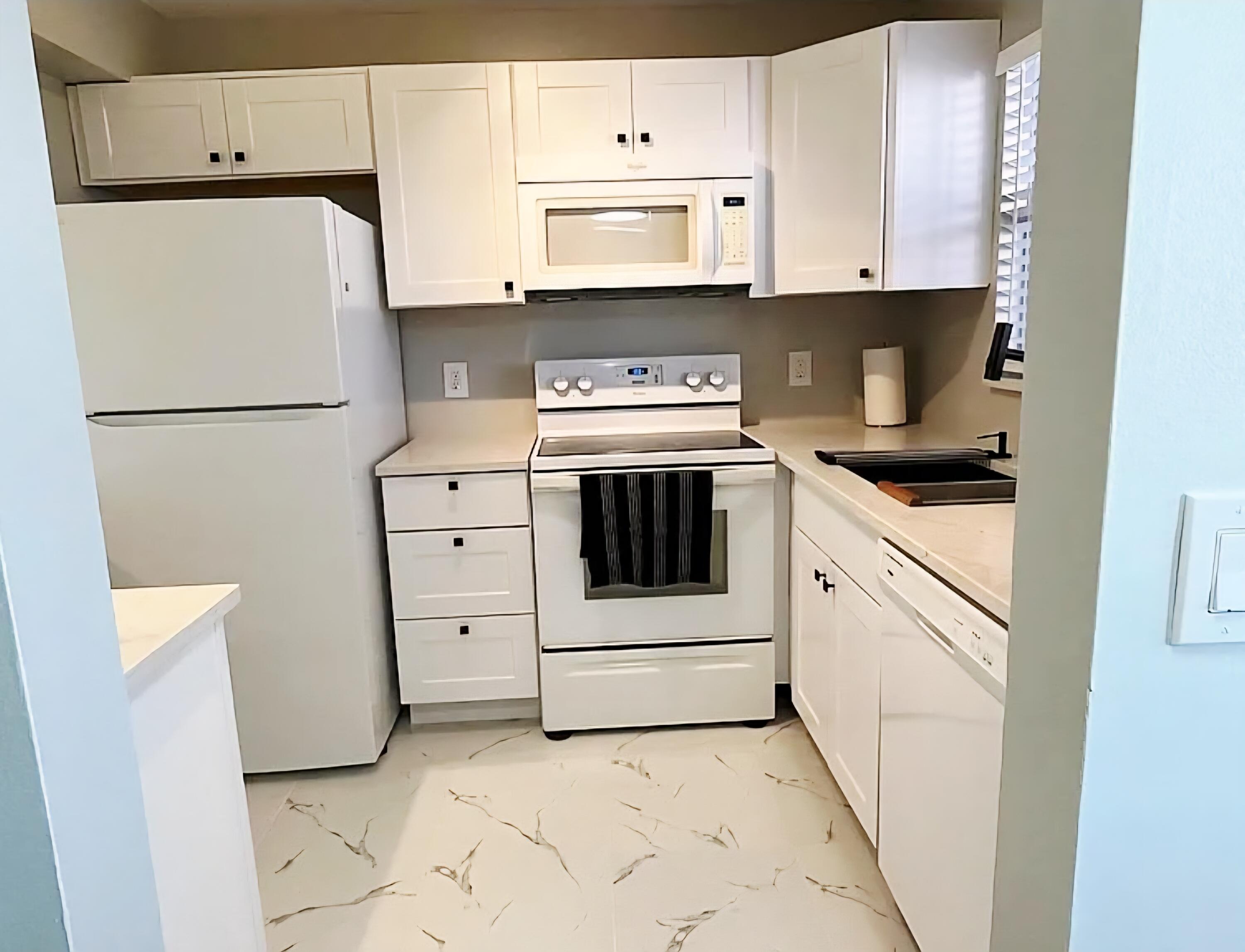 4640 W Lucerne Lakes Blvd Boulevard 505, Lake Worth, FL 33467, Lake Worth - Photo 2