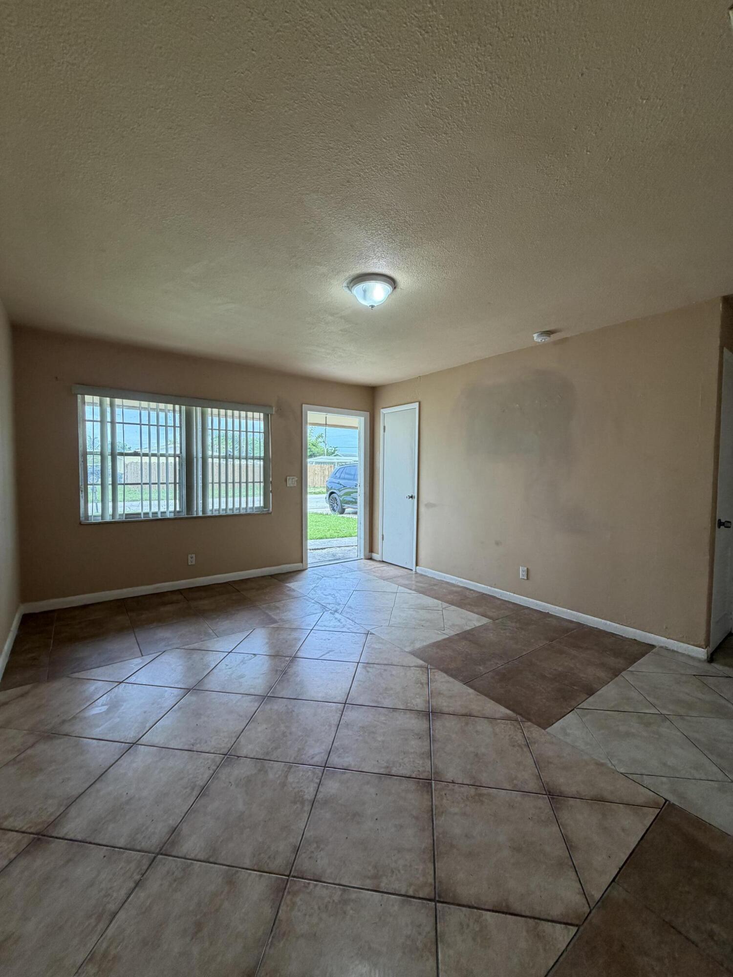 3243 Grove Road, Boynton Beach, FL 33435, Boynton Beach - Photo 4