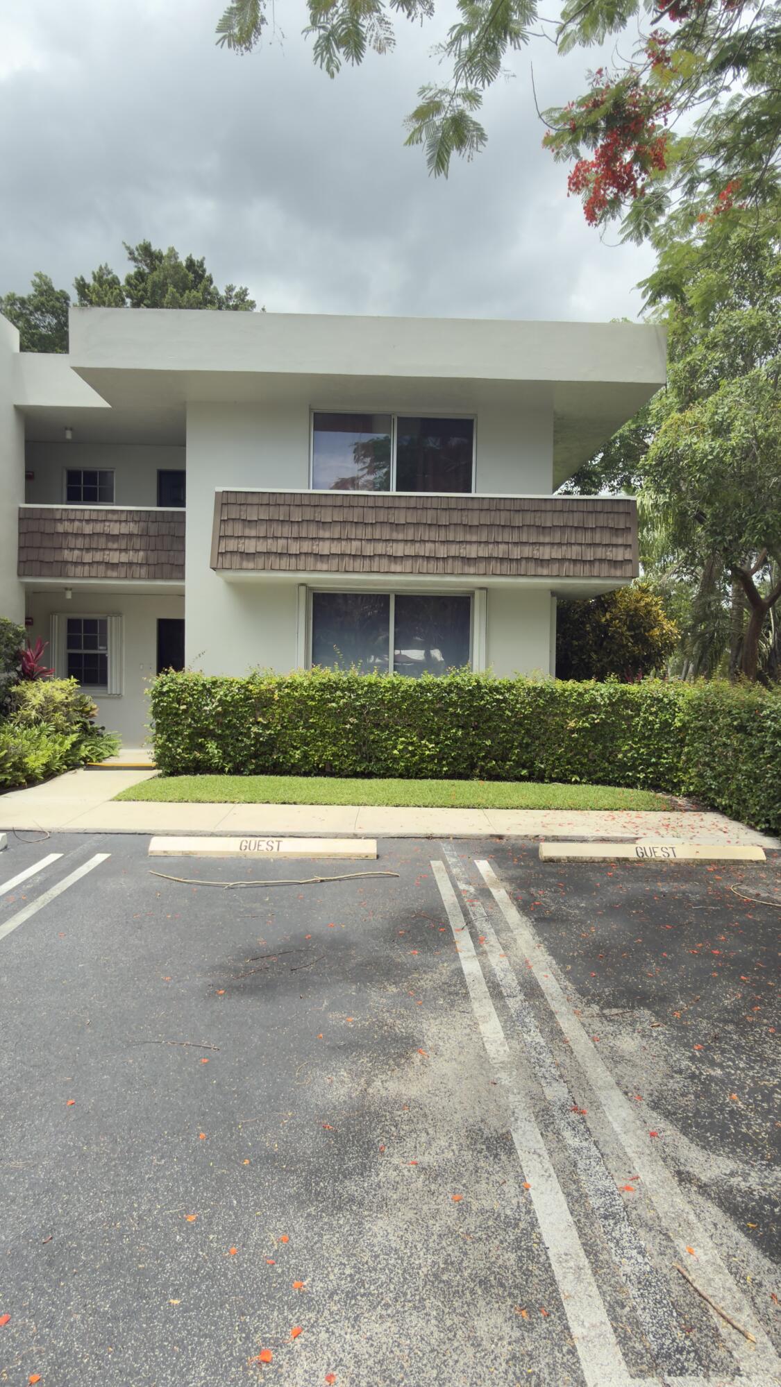 4031 N Cypress Drive 101, Pompano Beach, FL 33069, Pompano Beach - Photo 2