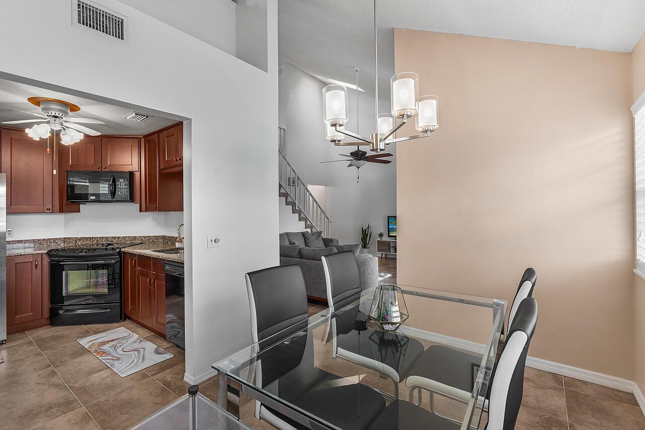 1965 Westminster Circle 6, Vero Beach, FL 32966, Vero Beach - Photo 5
