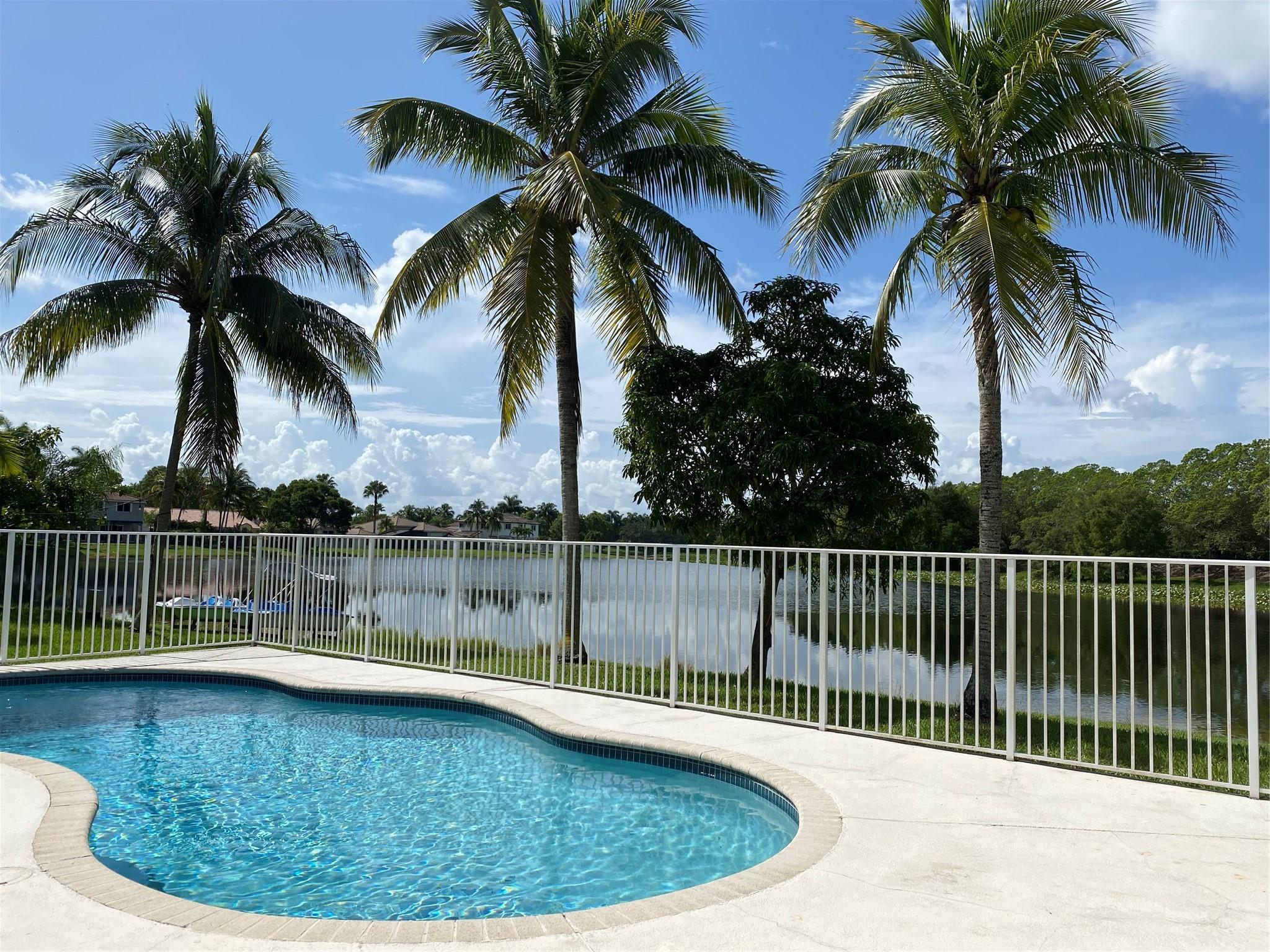 338 Cambridge Drive, Weston, FL 33326, Weston - Photo 2