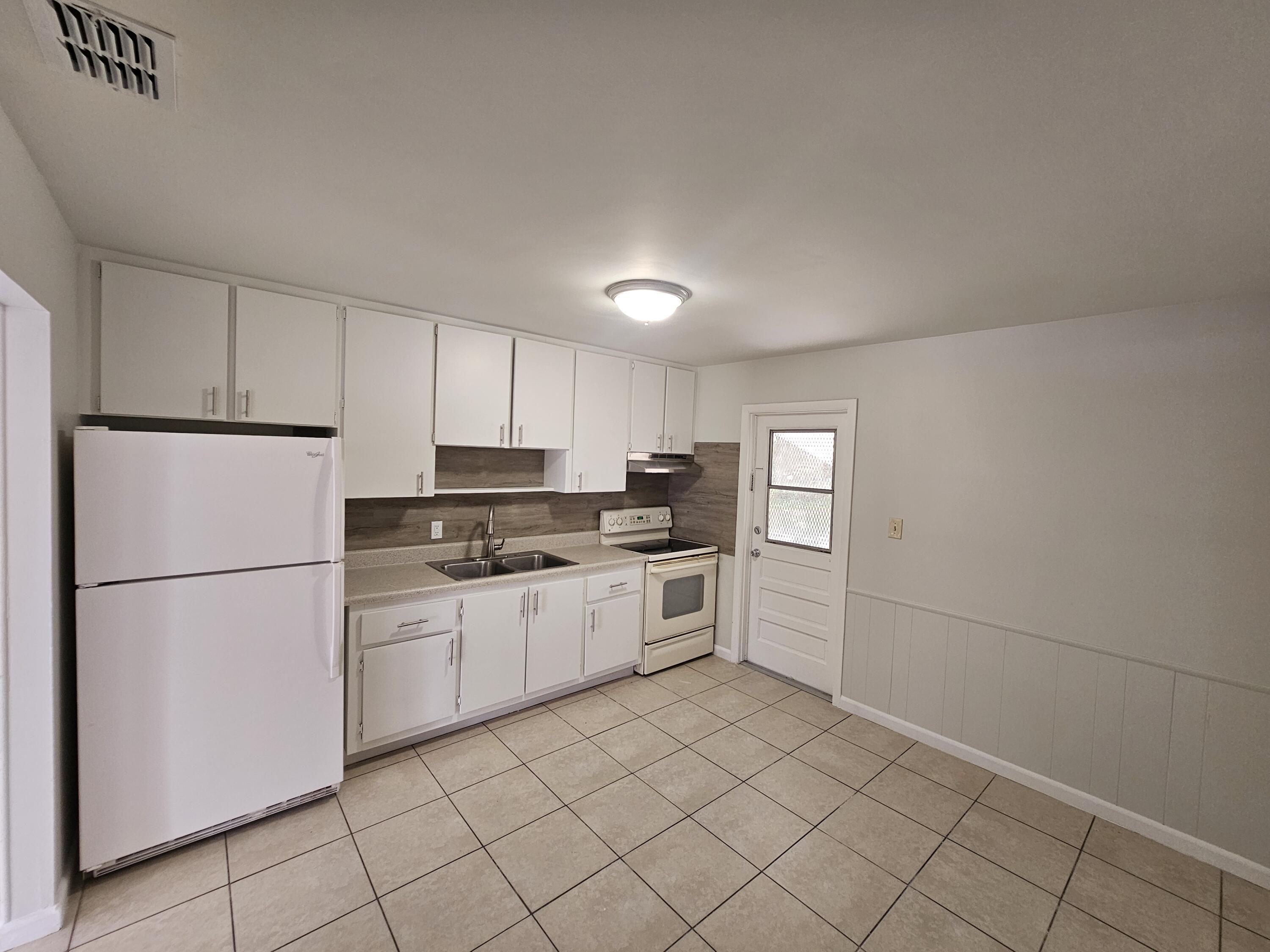 2031 Hugo Road, Fort Pierce, FL 34946, Fort Pierce - Photo 3