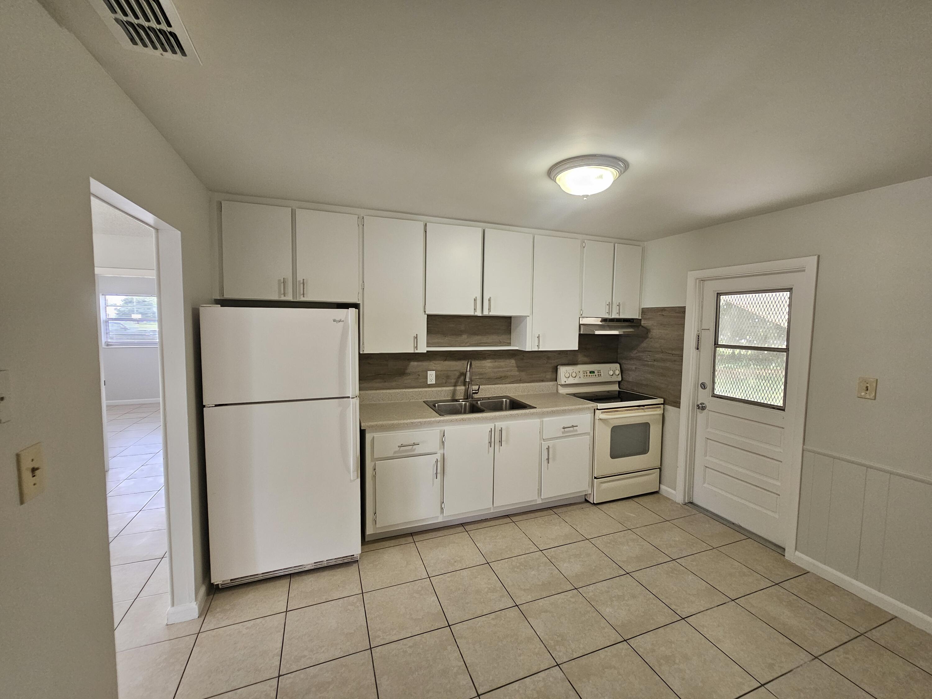 2031 Hugo Road, Fort Pierce, FL 34946, Fort Pierce - Photo 4